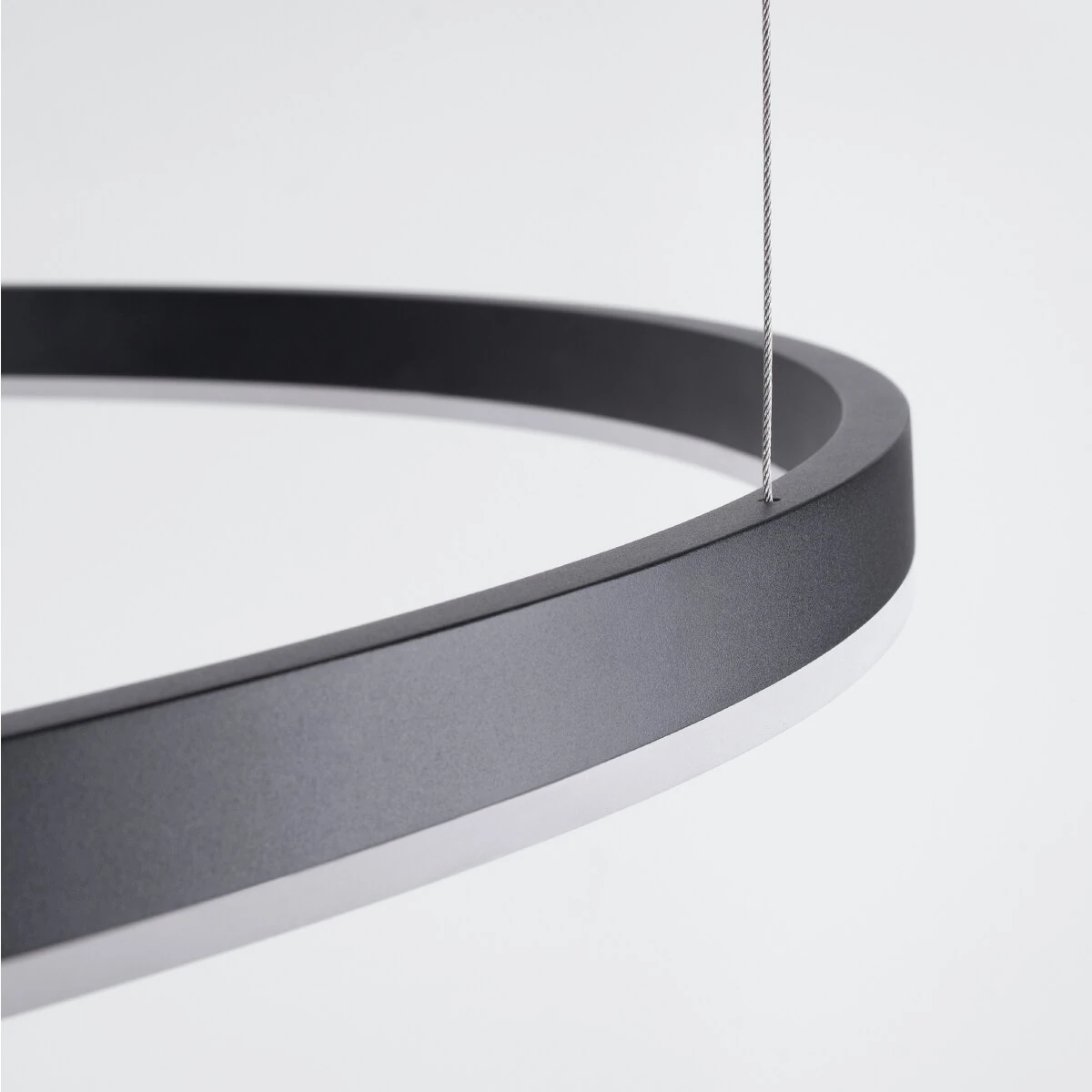 Pakabinamas šviestuvas 80 cm – žiedas, juodas, šilta LED šviesa