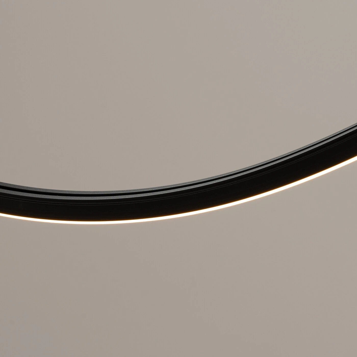 LED pendant 15W – curved line, black, warm 3000K