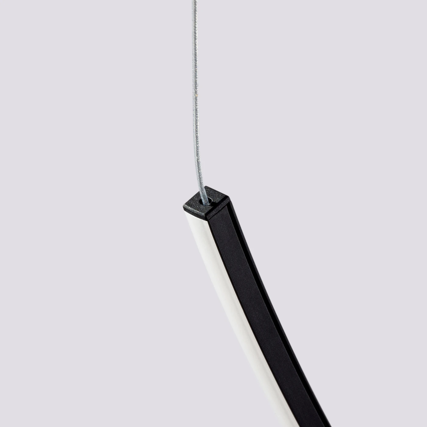 LED pendant 15W – curved line, black, warm 3000K
