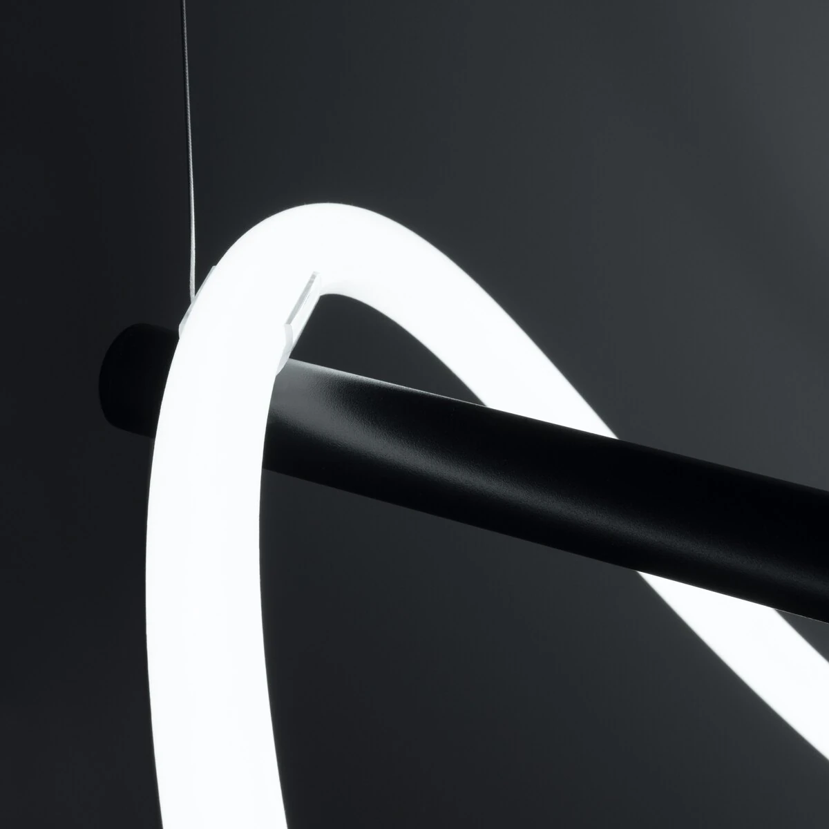 Pakabinamas LED šviestuvas 84 cm – linijinis, juodas, CCT reguliuojamas