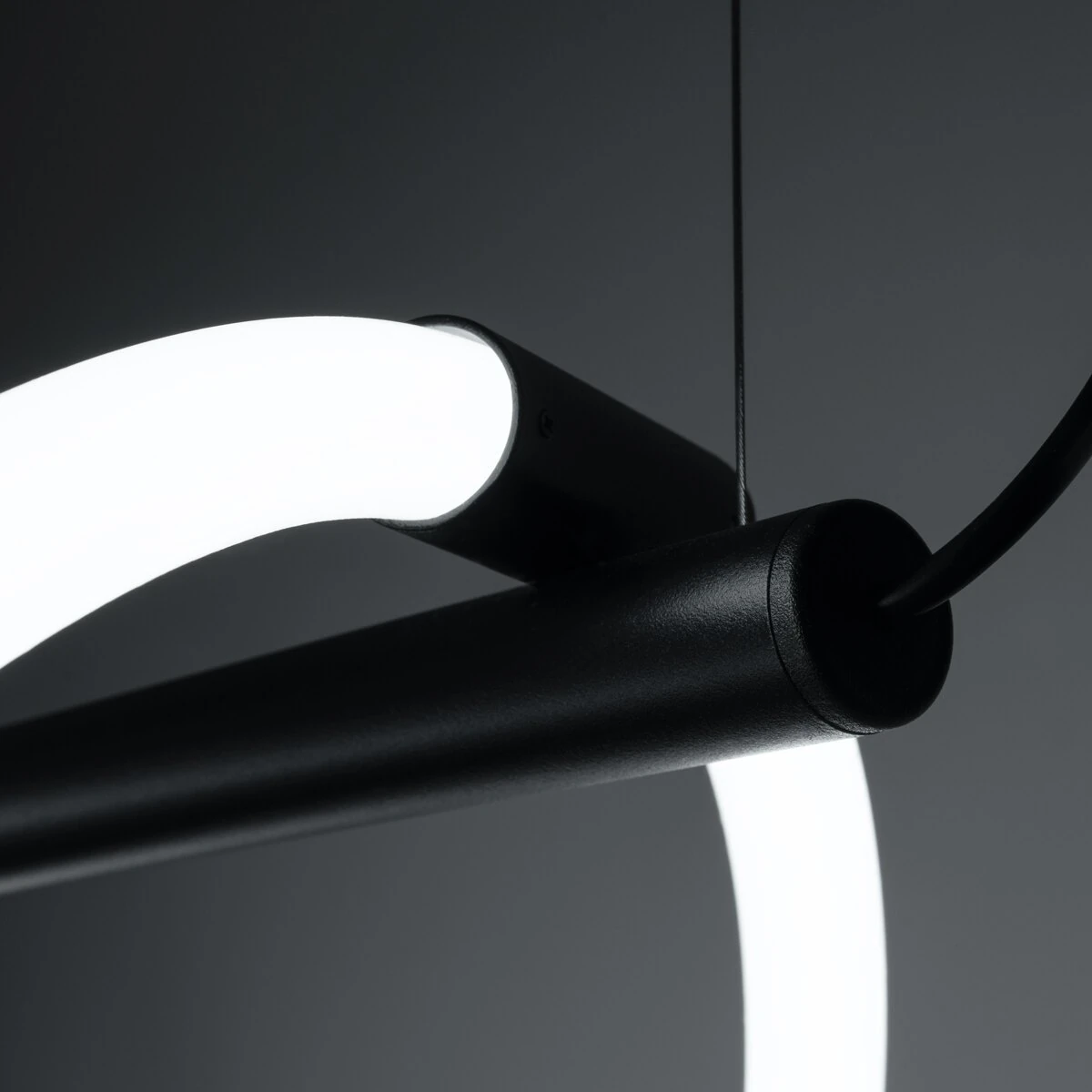Pakabinamas LED šviestuvas 84 cm – linijinis, juodas, CCT reguliuojamas