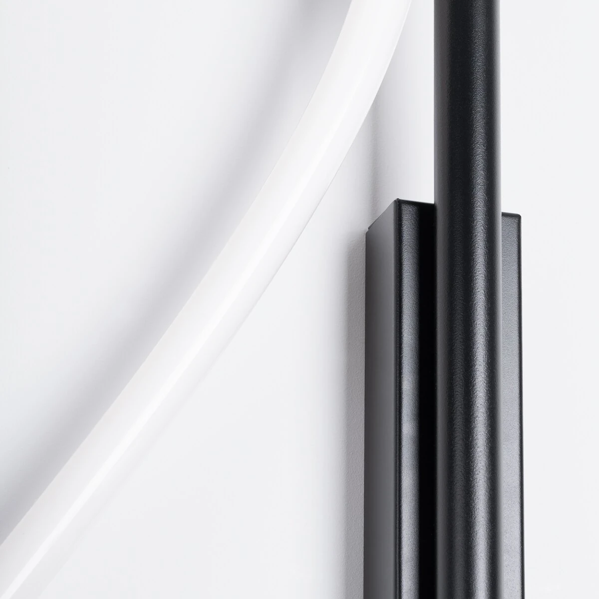 90 cm wall lamp – curved LED line, black, adjustable light