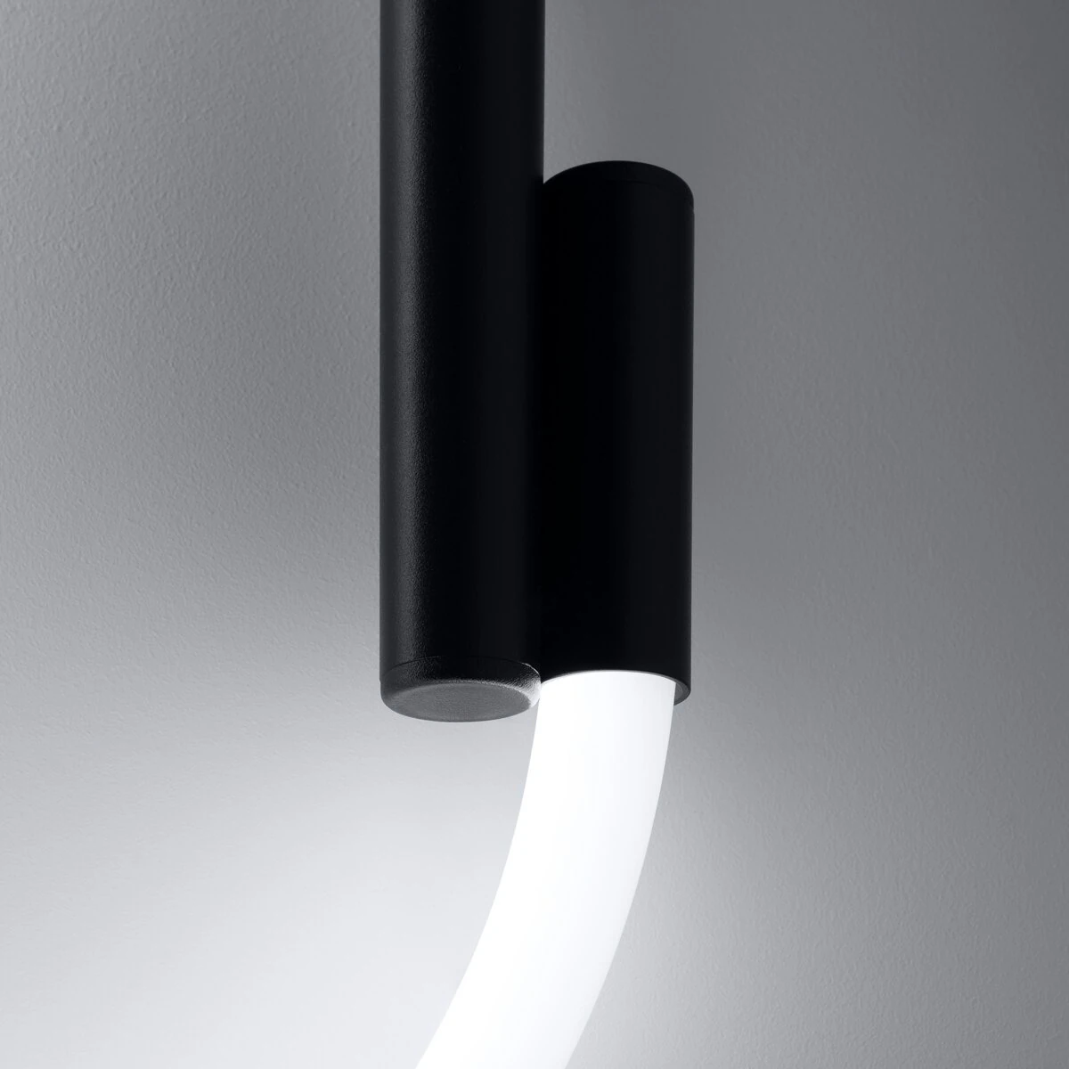 90 cm wall lamp – curved LED line, black, adjustable light