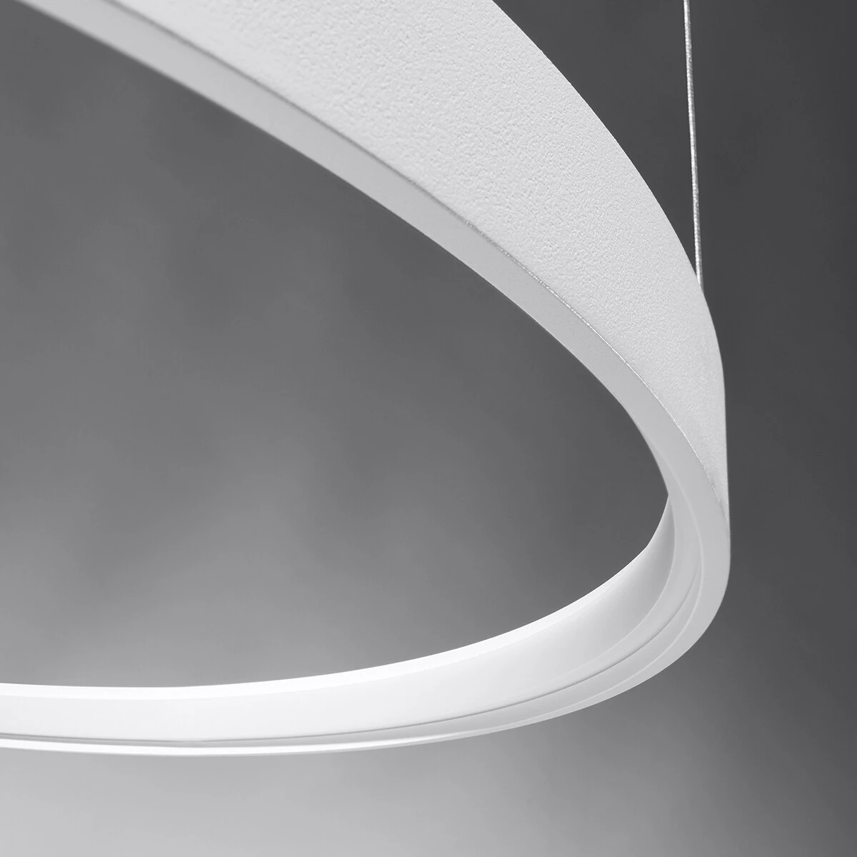 Pakabinamas šviestuvas 110 cm – 3 žiedai, juodas, šilta LED šviesa
