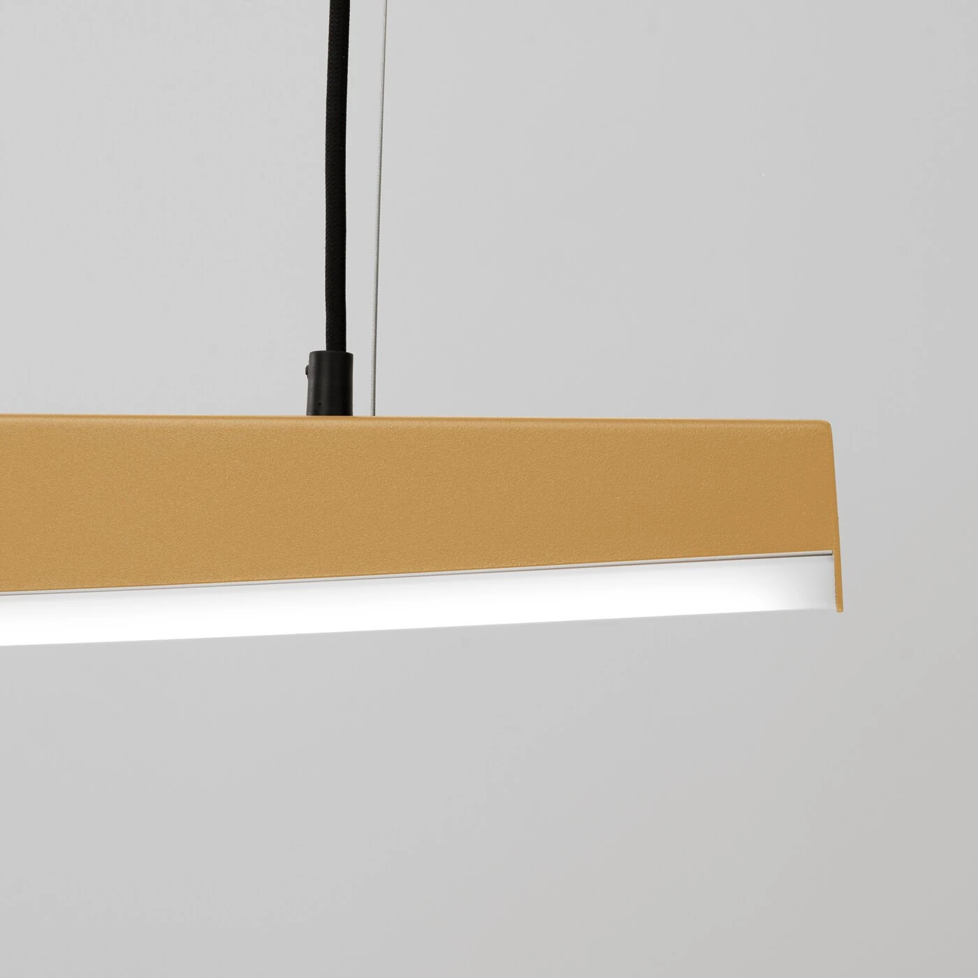 Pendant light 25W – linear, gold, CRI93 LED