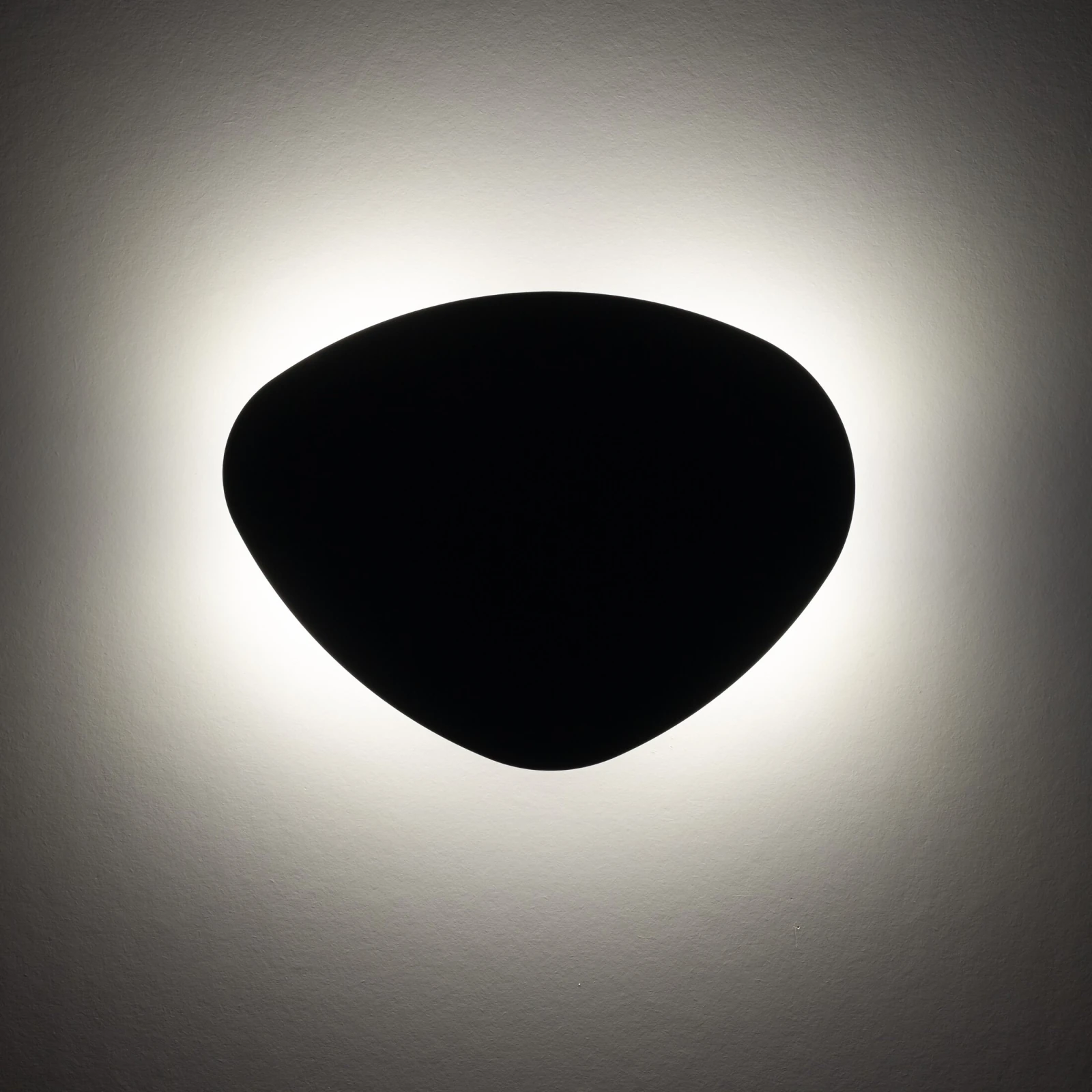 STONE 2 wall light – green, natural stone-inspired form