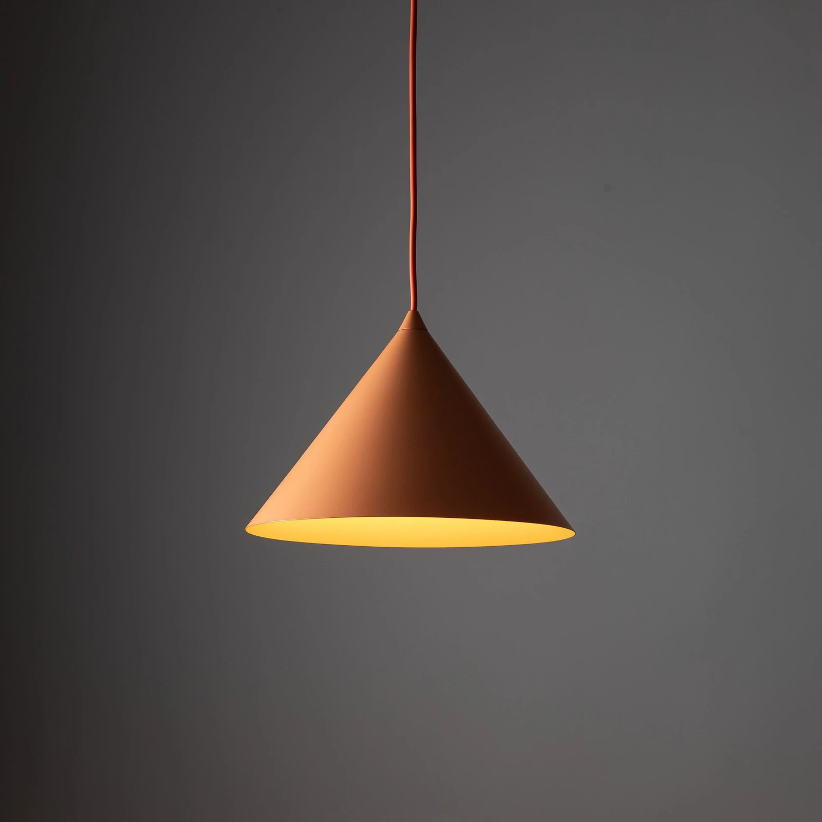 Pakabinamas šviestuvas CONO E27, 15 W, oranžinis