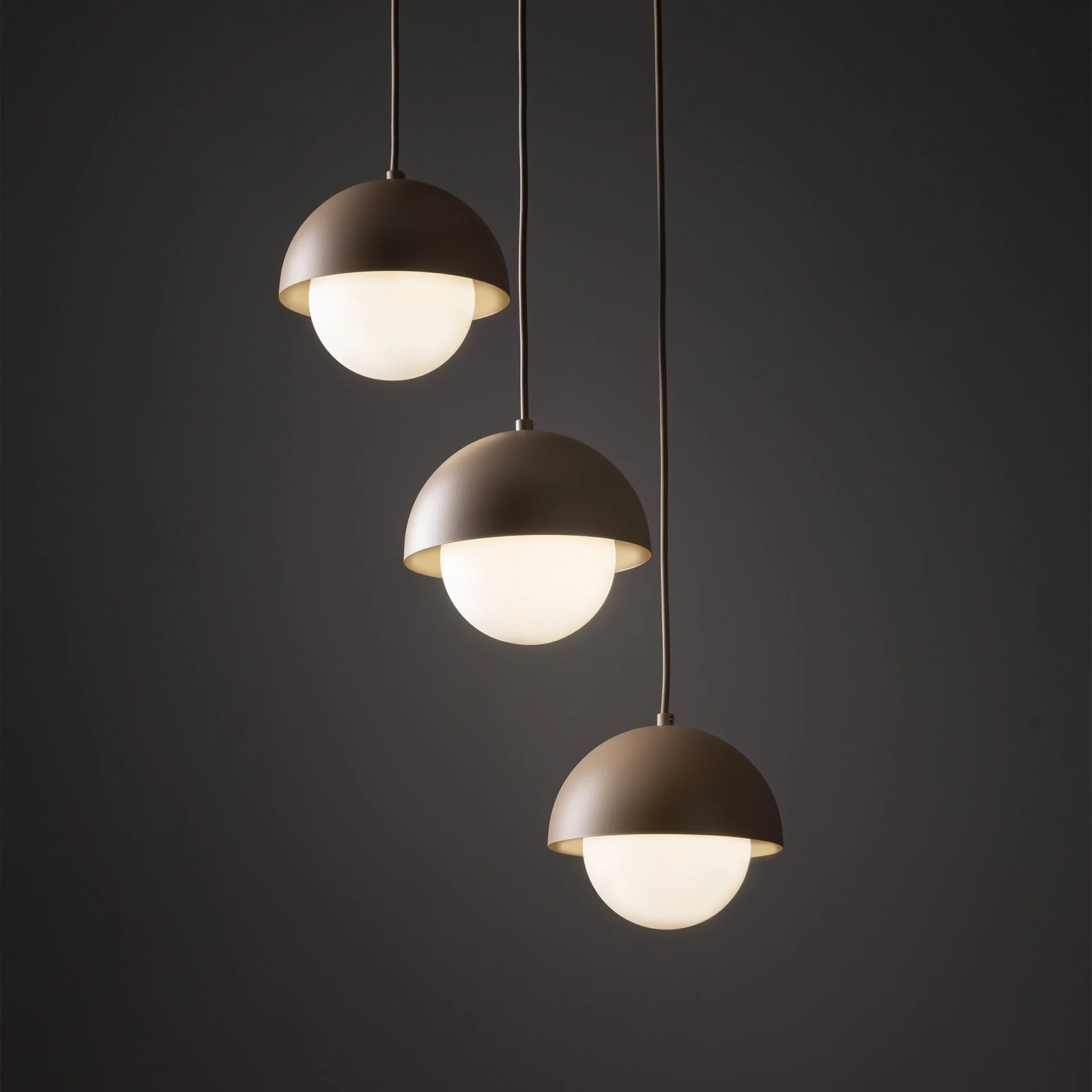 Ceiling light 3xG9 – round, beige, milky glass diffuser