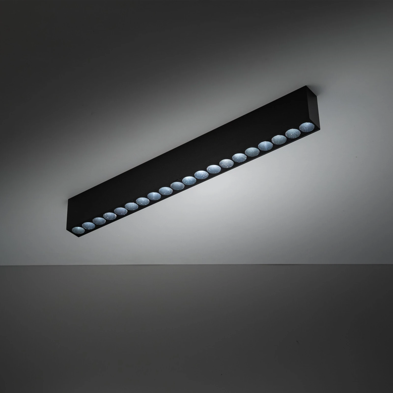 ARCO 40W lubinis LED šviestuvas, juodas, CCT