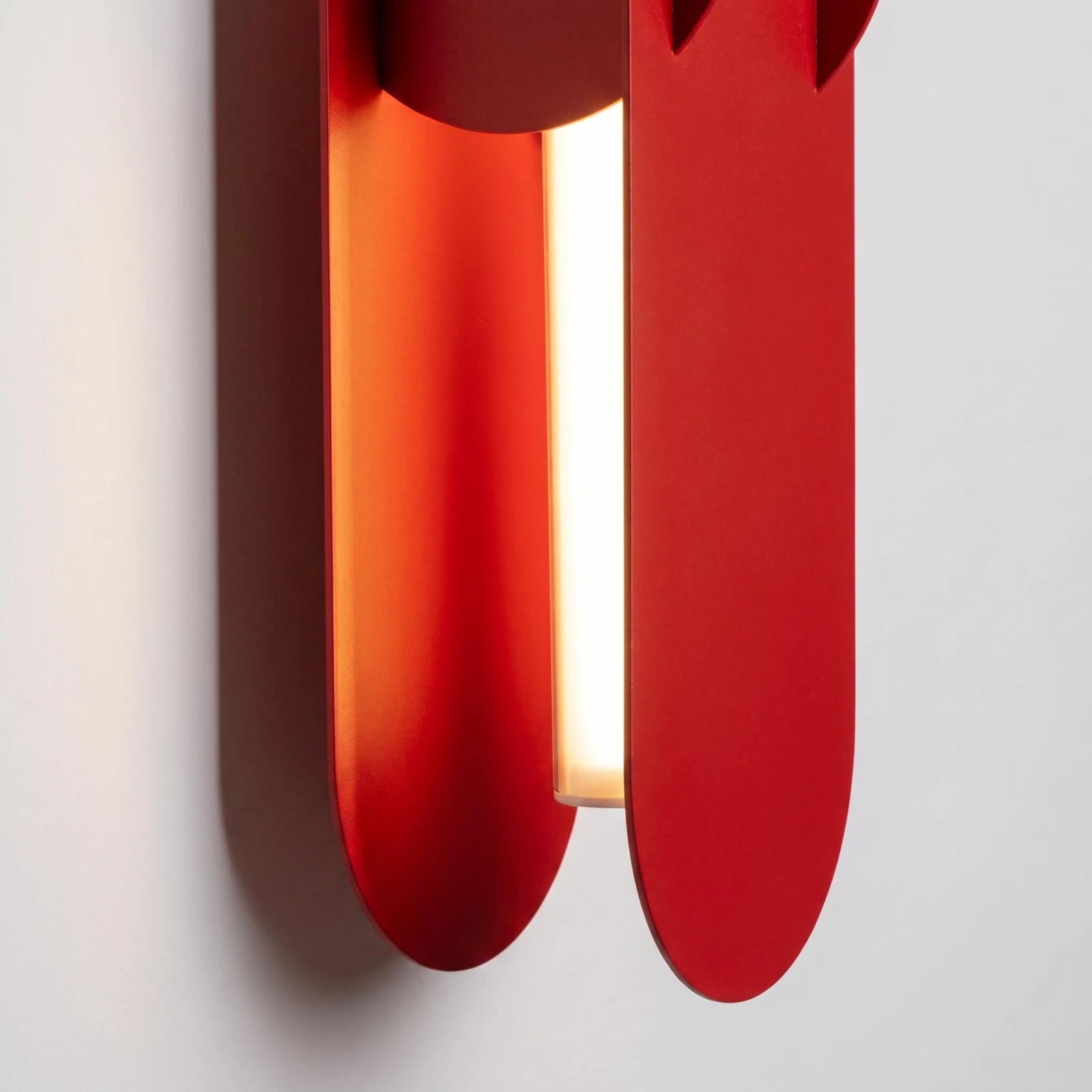 Wall lamp 91 cm – linear, red, DALI dimmable