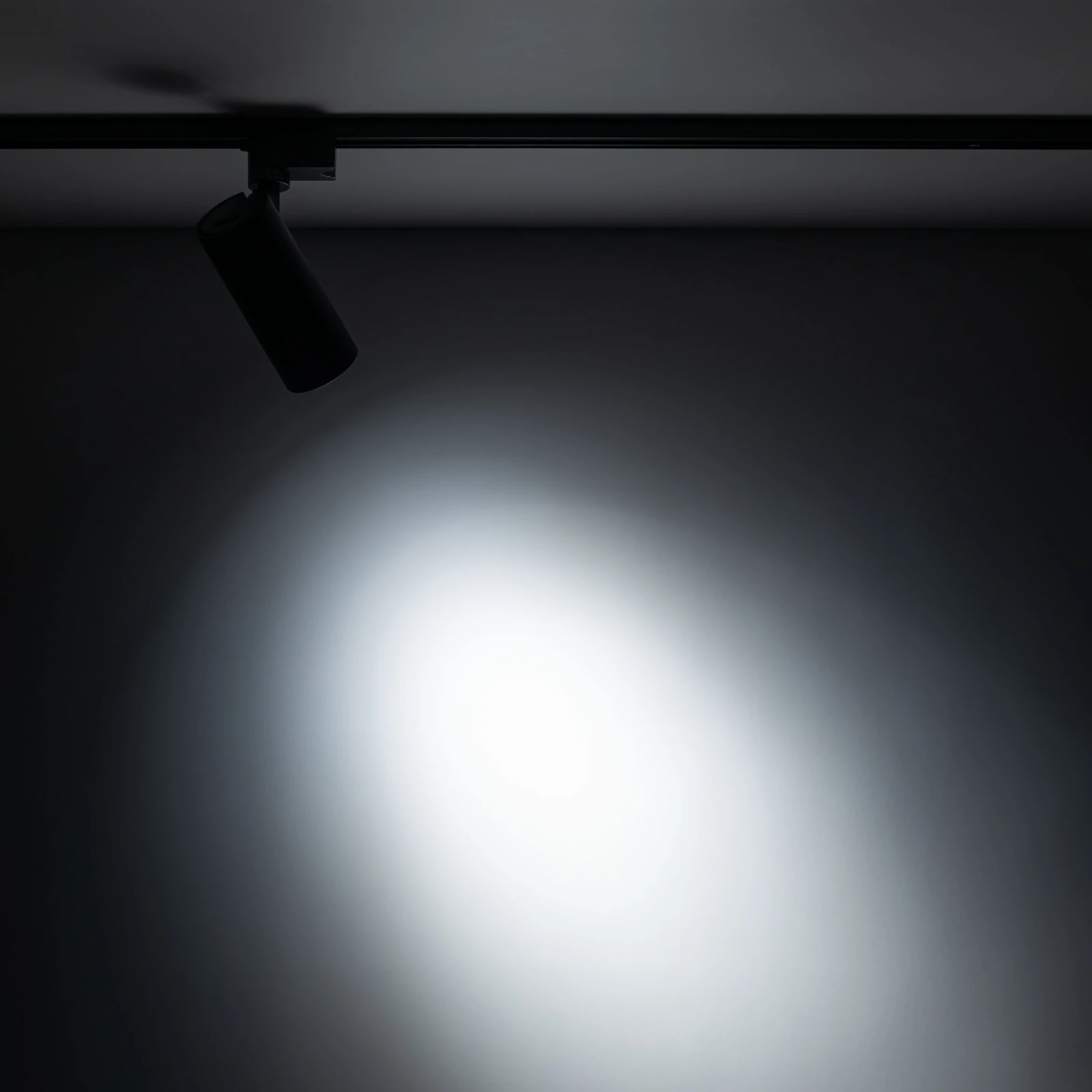 Track light 20W – cylindrical, black, CCT