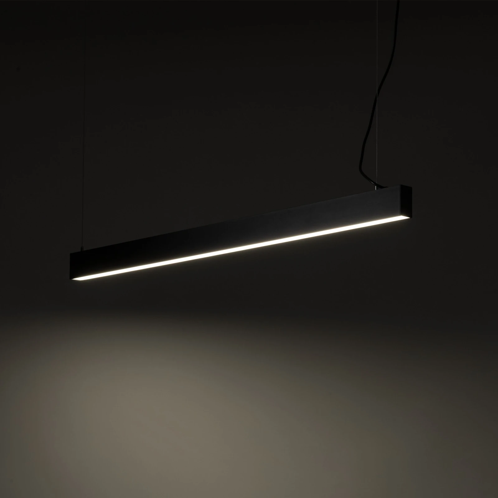 LED pendant light LUXE 40 W – linear, black, CCT