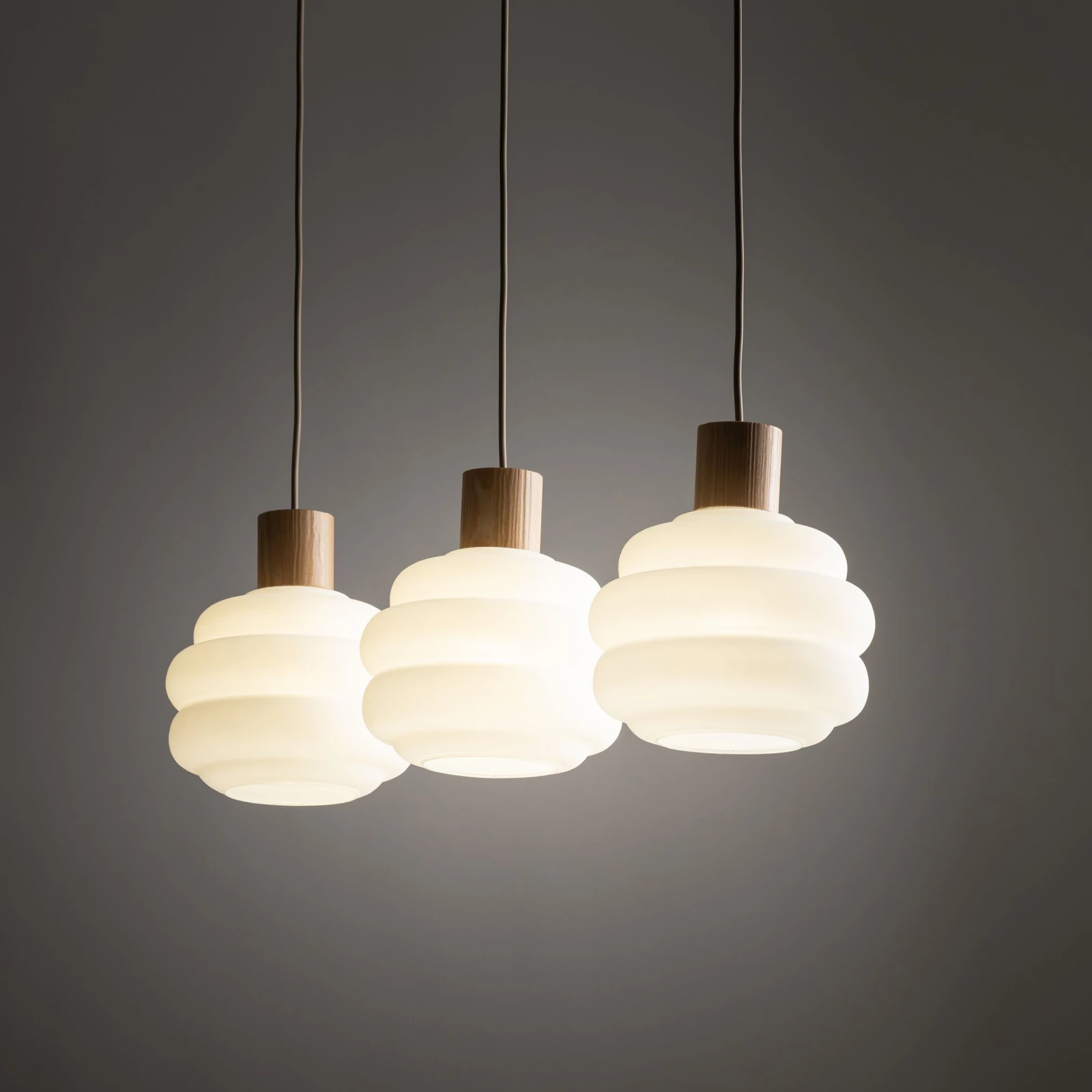 Pendant 3xE27 light – linear, white wavy glass shades