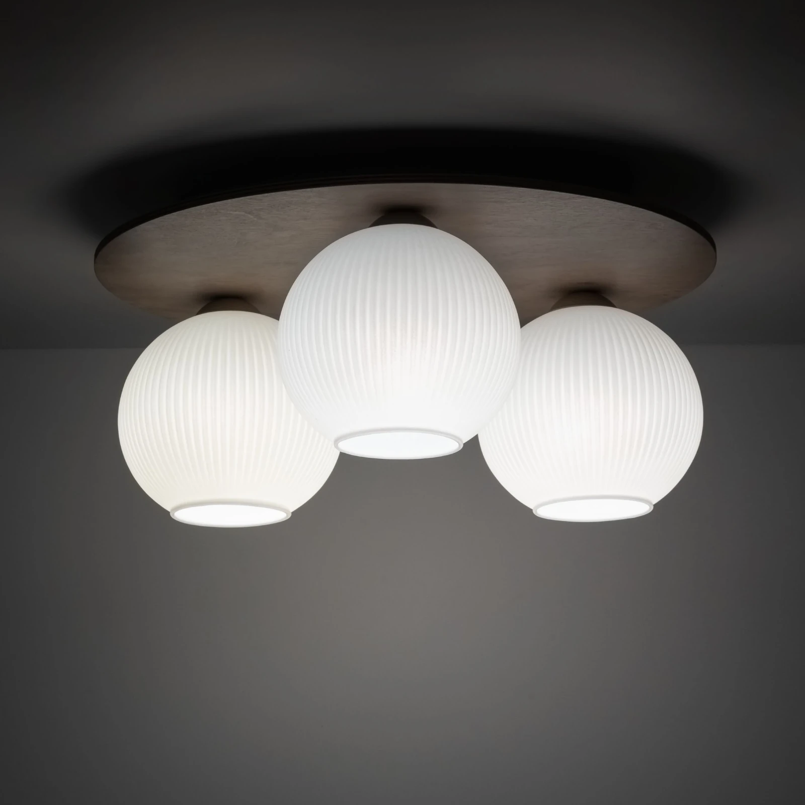 Ceiling light 3 x 10 W – ribbed glass, white and beige