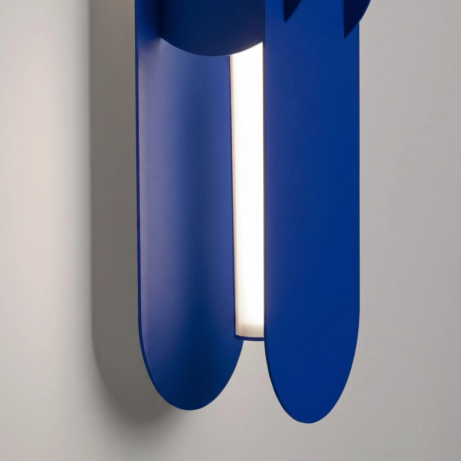 Sieninis šviestuvas 91 cm – linijinis, ultramarinas, LED 4000K