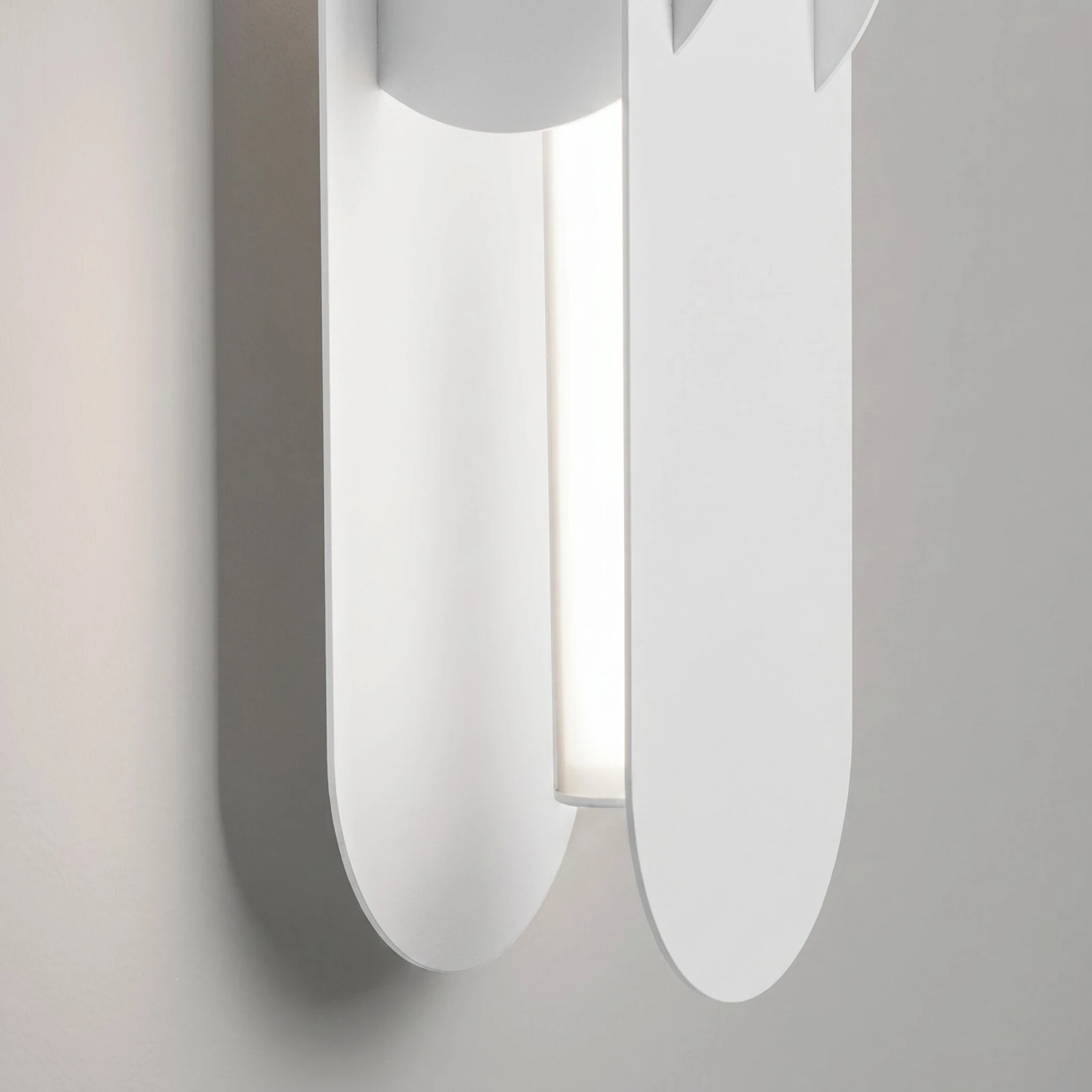 Wall lamp 91 cm – linear chain form, white, DALI dimmable