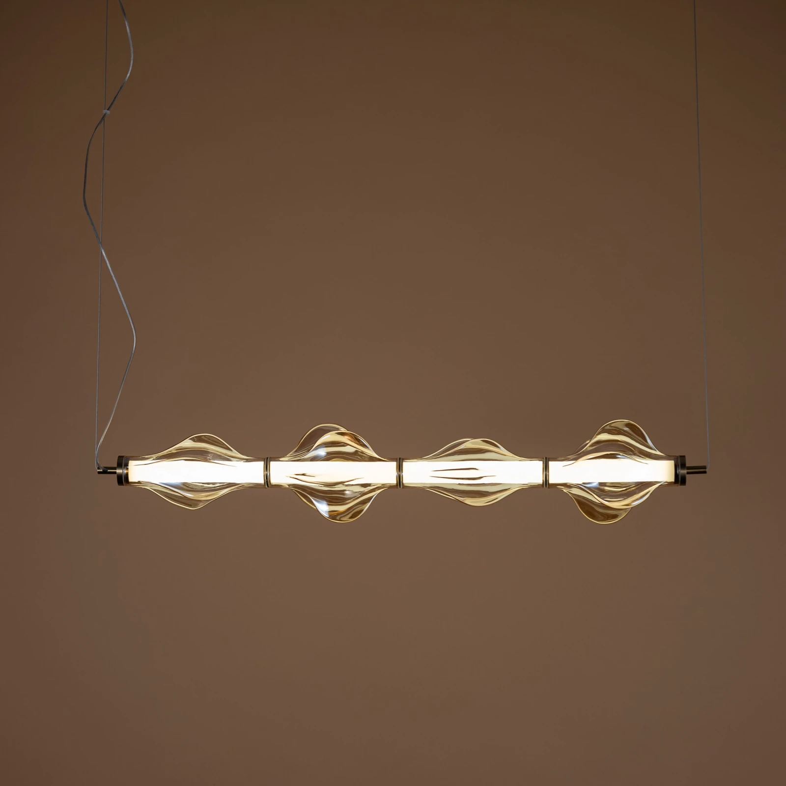 ELVA horizontalus pakabinamas LED šviestuvas 30 W, žalvario spalvos
