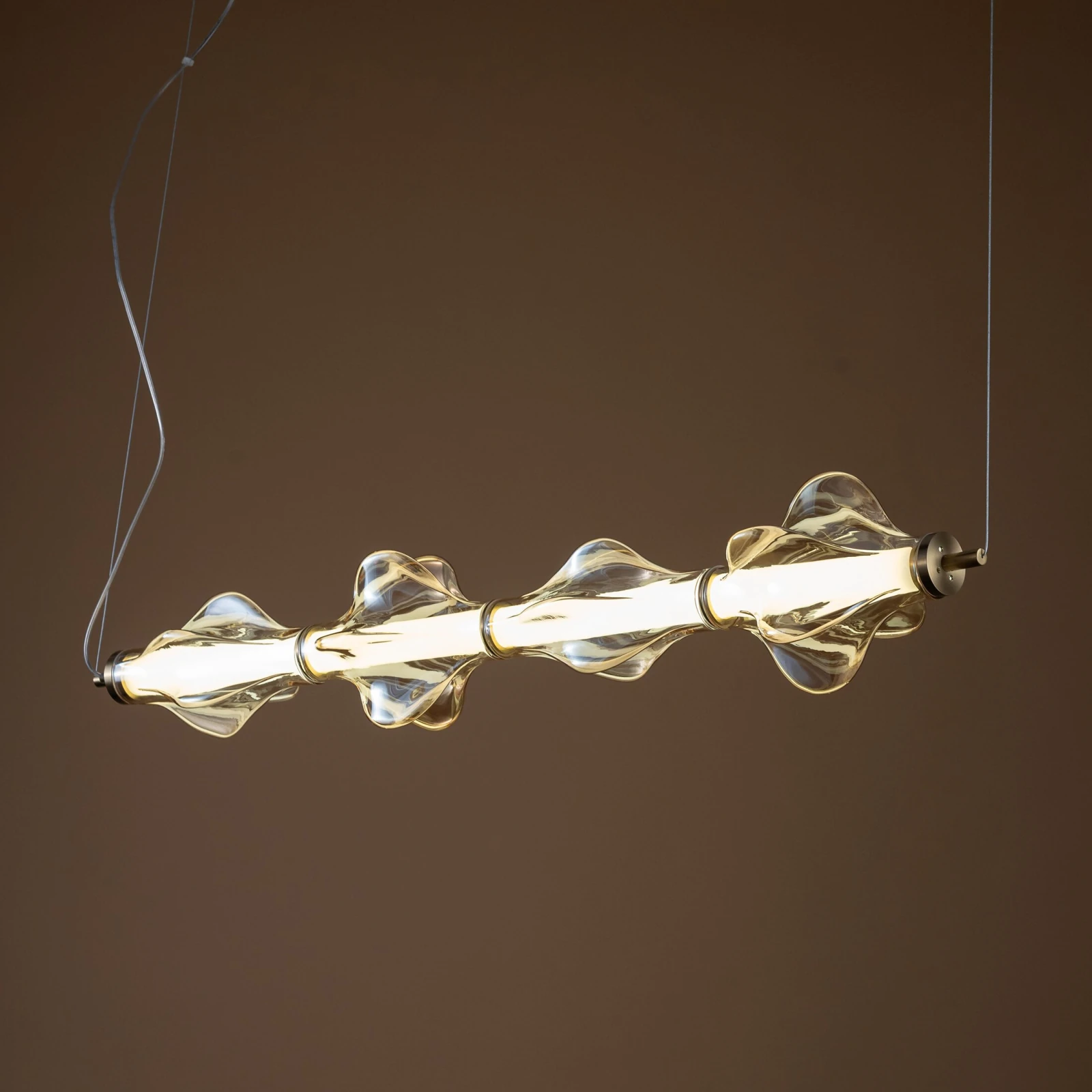 ELVA horizontalus pakabinamas LED šviestuvas 30 W, žalvario spalvos