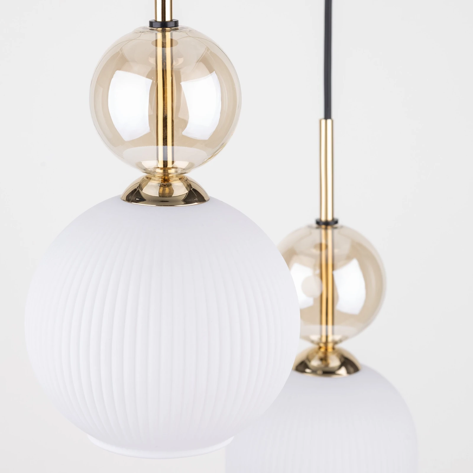 Triple ceiling light 3x10 W – round, cognac ribbed glass