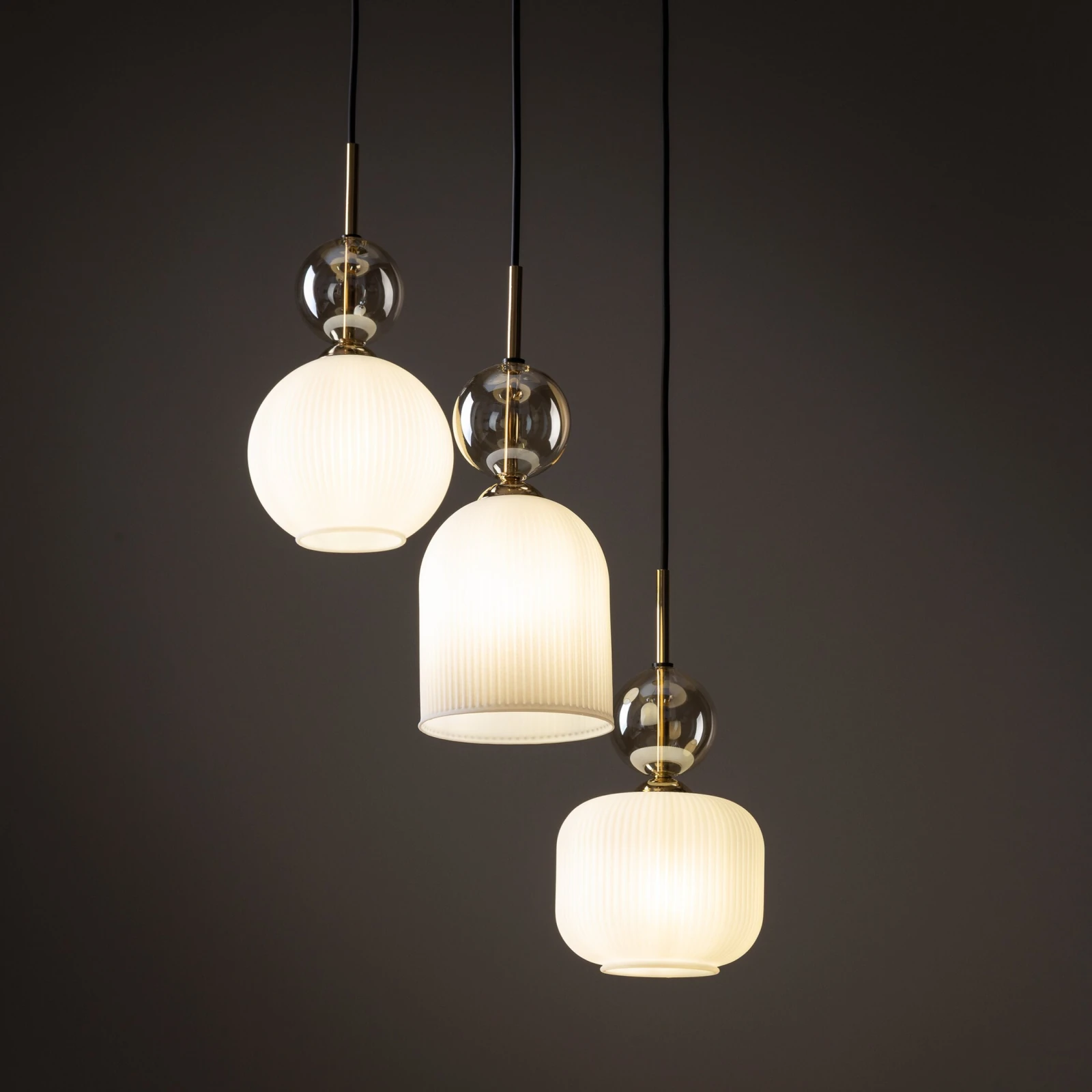 Triple ceiling light 3x10 W – round, cognac ribbed glass