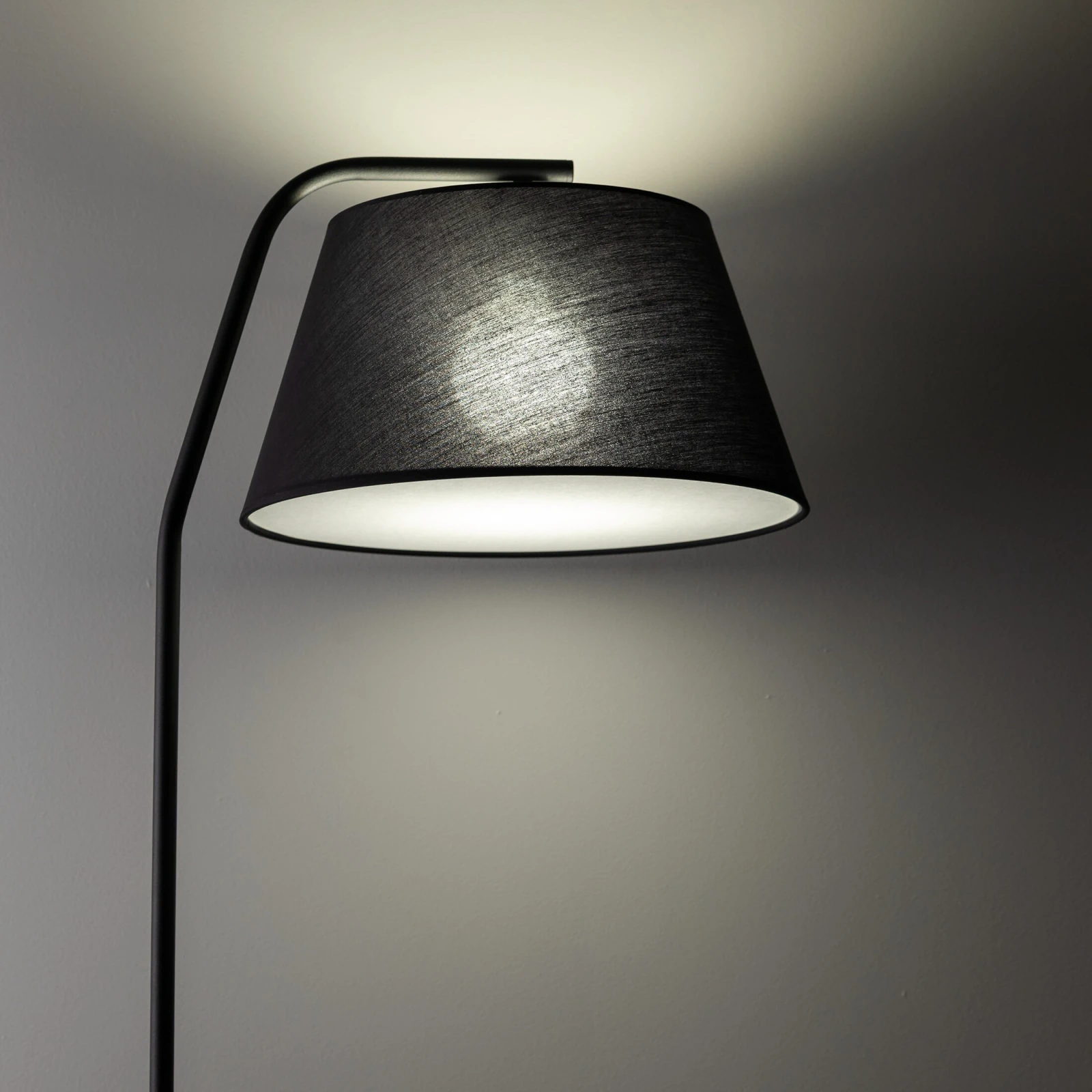FORMO floor lamp 15 W – trapezoid shade, black