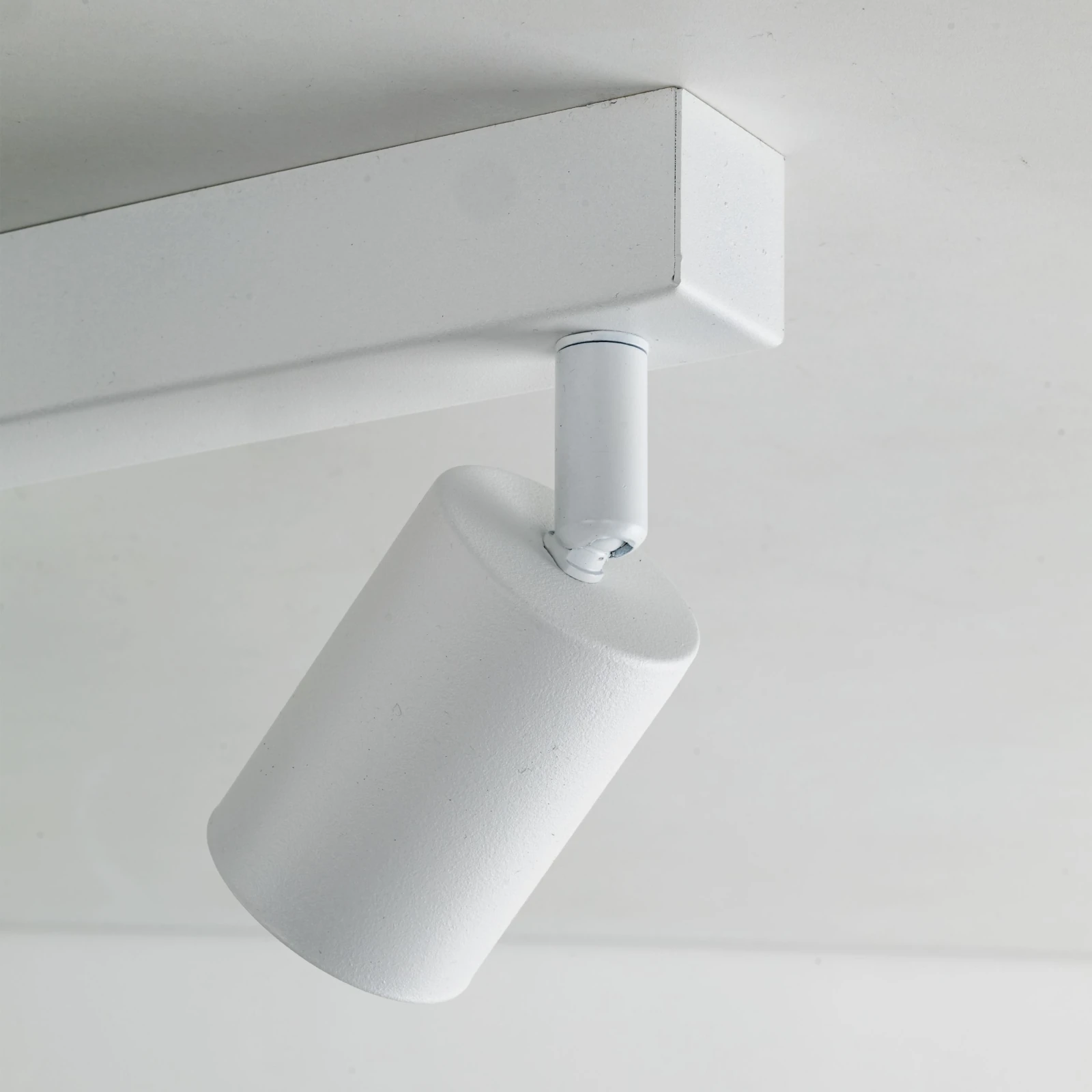 NEX ceiling light 60 W – linear, white, 6xGU10