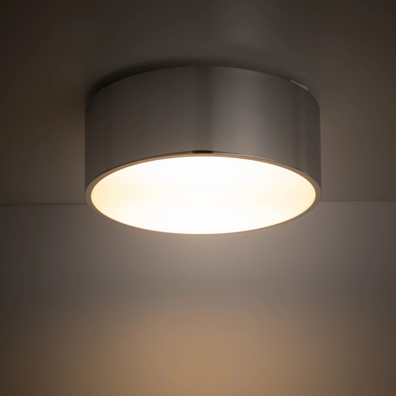 LIVO ceiling fixture – round, chrome, 2 x E27, IP54