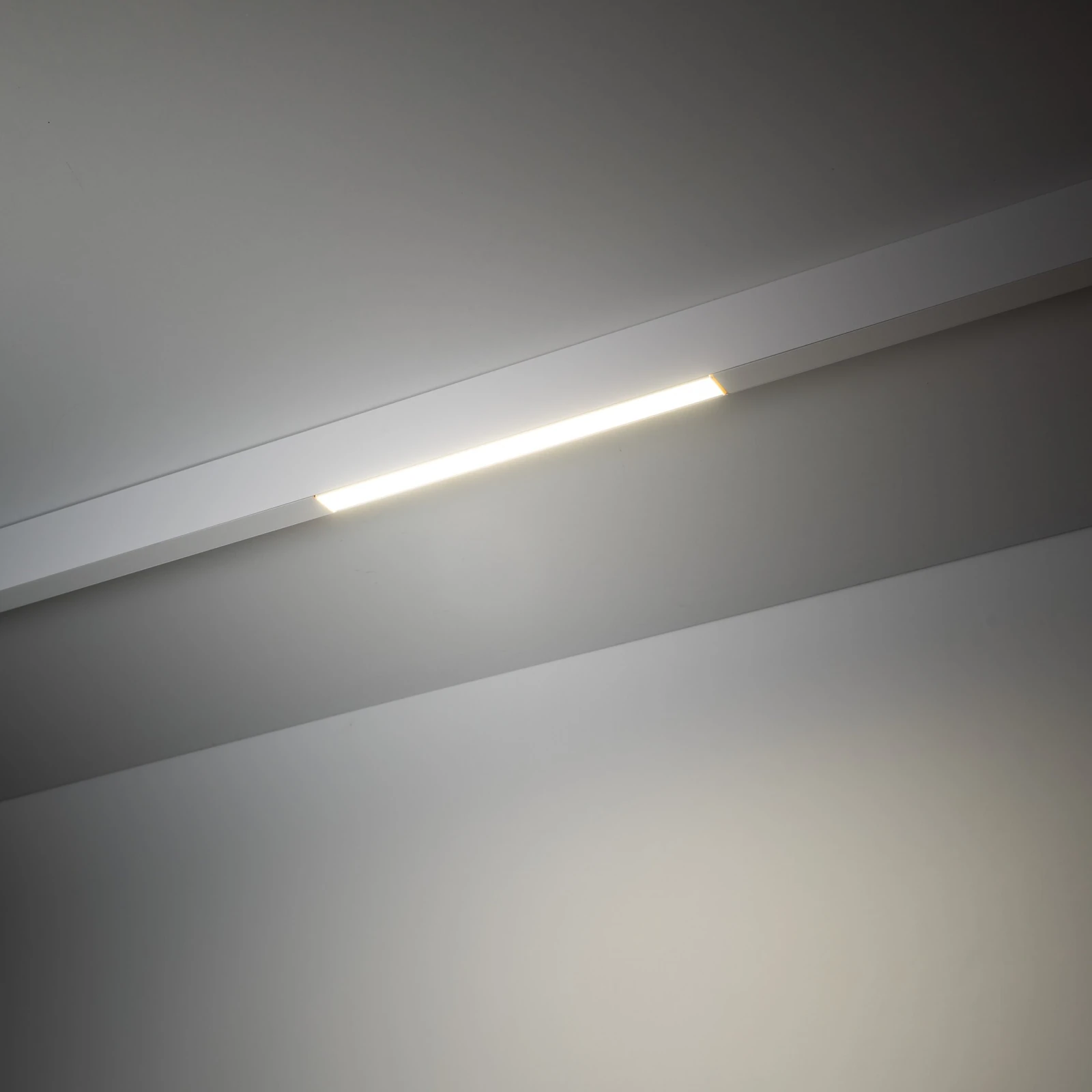 Magnetic track LED light 12W – linear, white, CCT