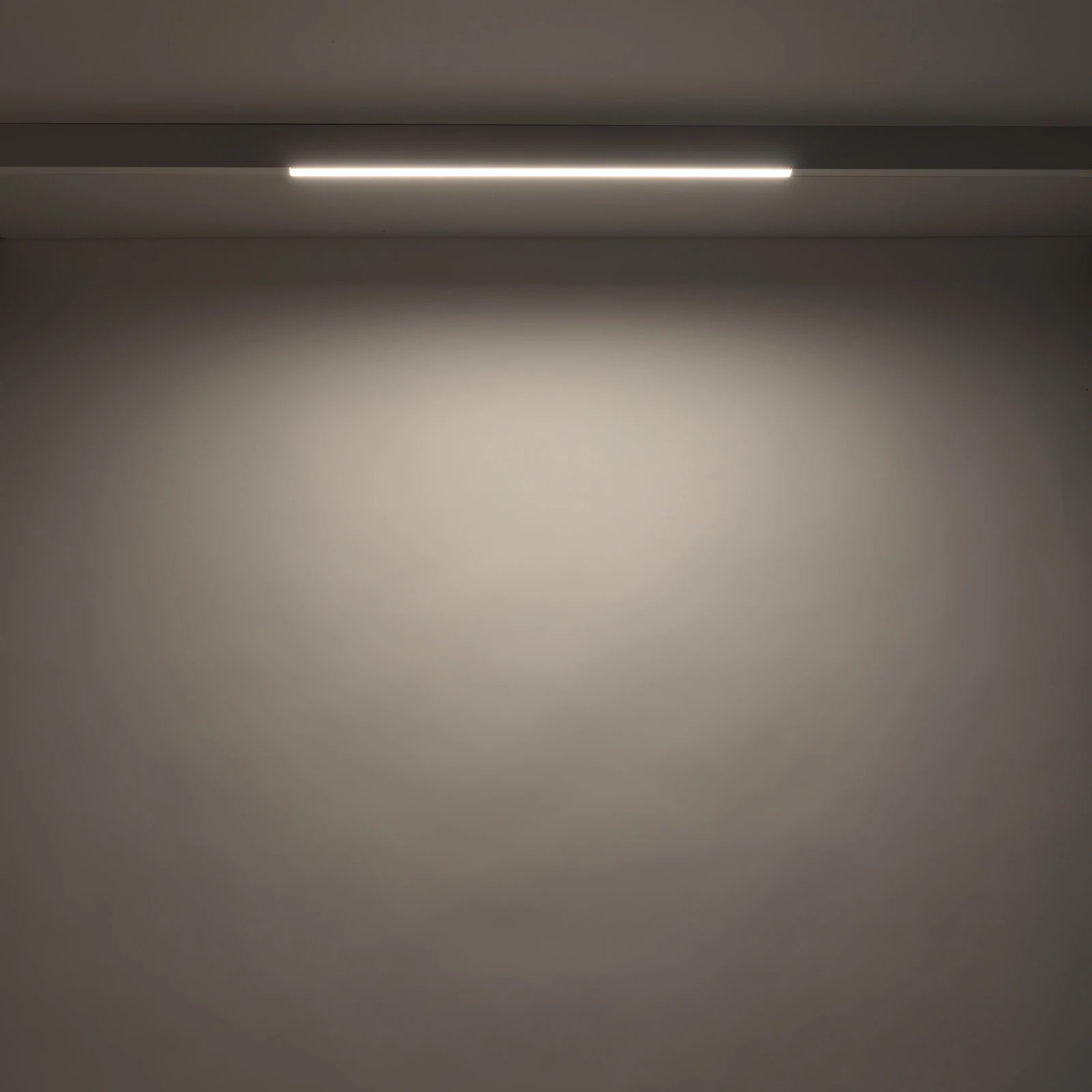 Magnetic track LED fixture 24 W – linear, white, CCT
