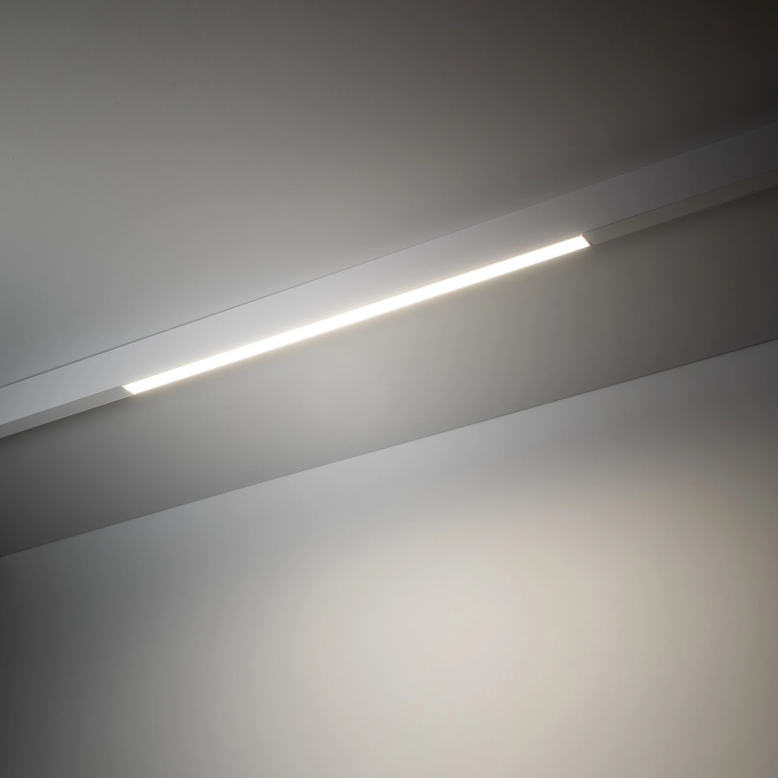 Magnetic track LED fixture 24 W – linear, white, CCT