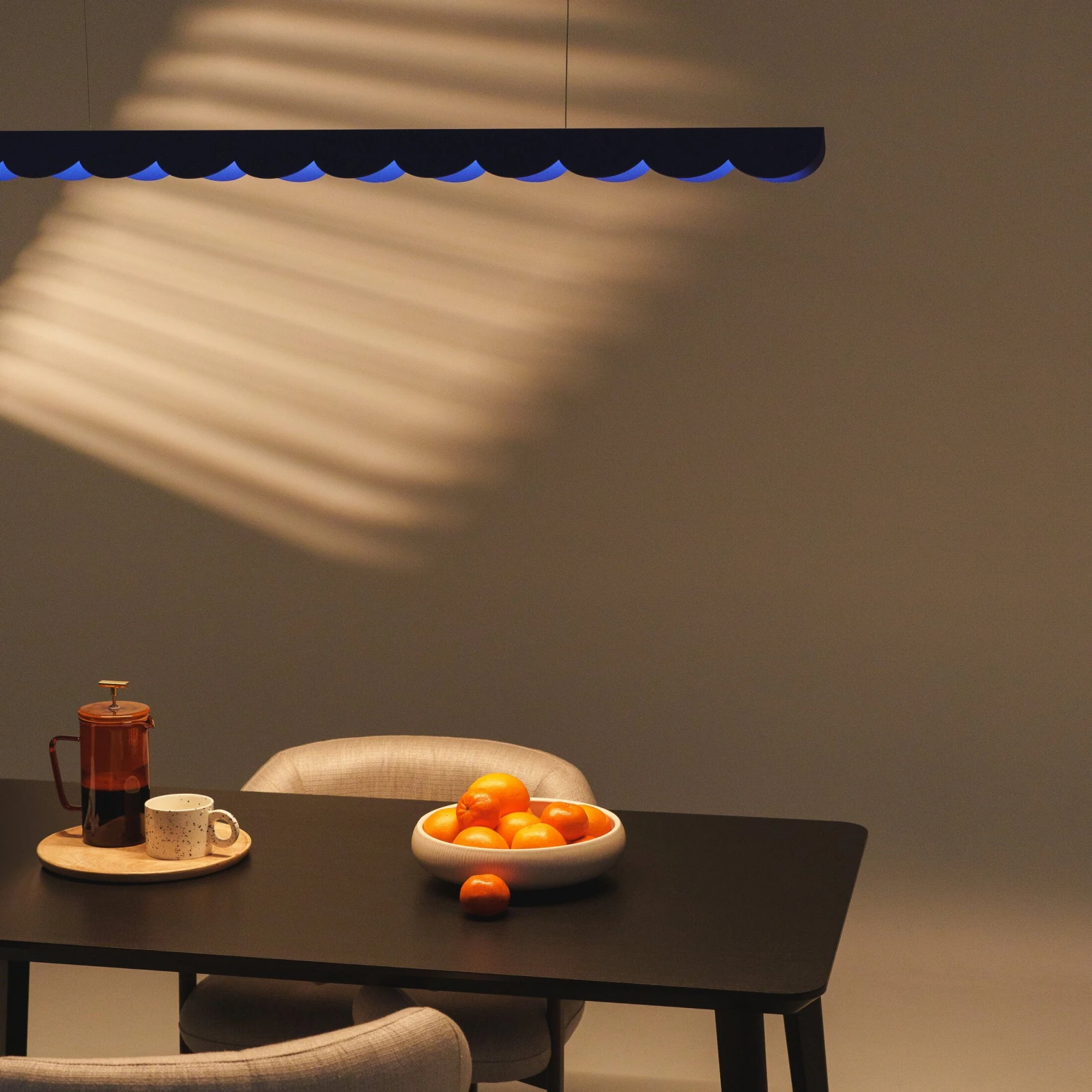 Pakabinamas LED šviestuvas 98,5 cm – banguotas, alyvuogių, CRI93