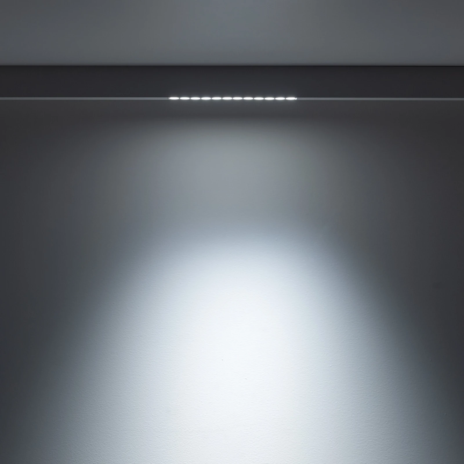 MAGNETIC EASY POINTS LED šviestuvas 12 W, baltas, CCT