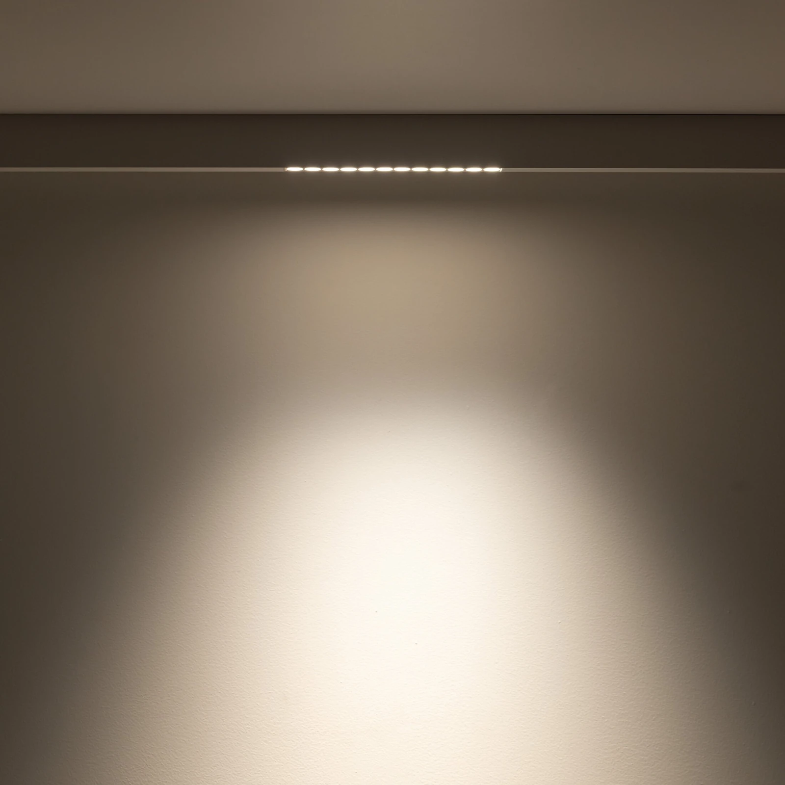 MAGNETIC EASY POINTS LED šviestuvas 12 W, baltas, CCT
