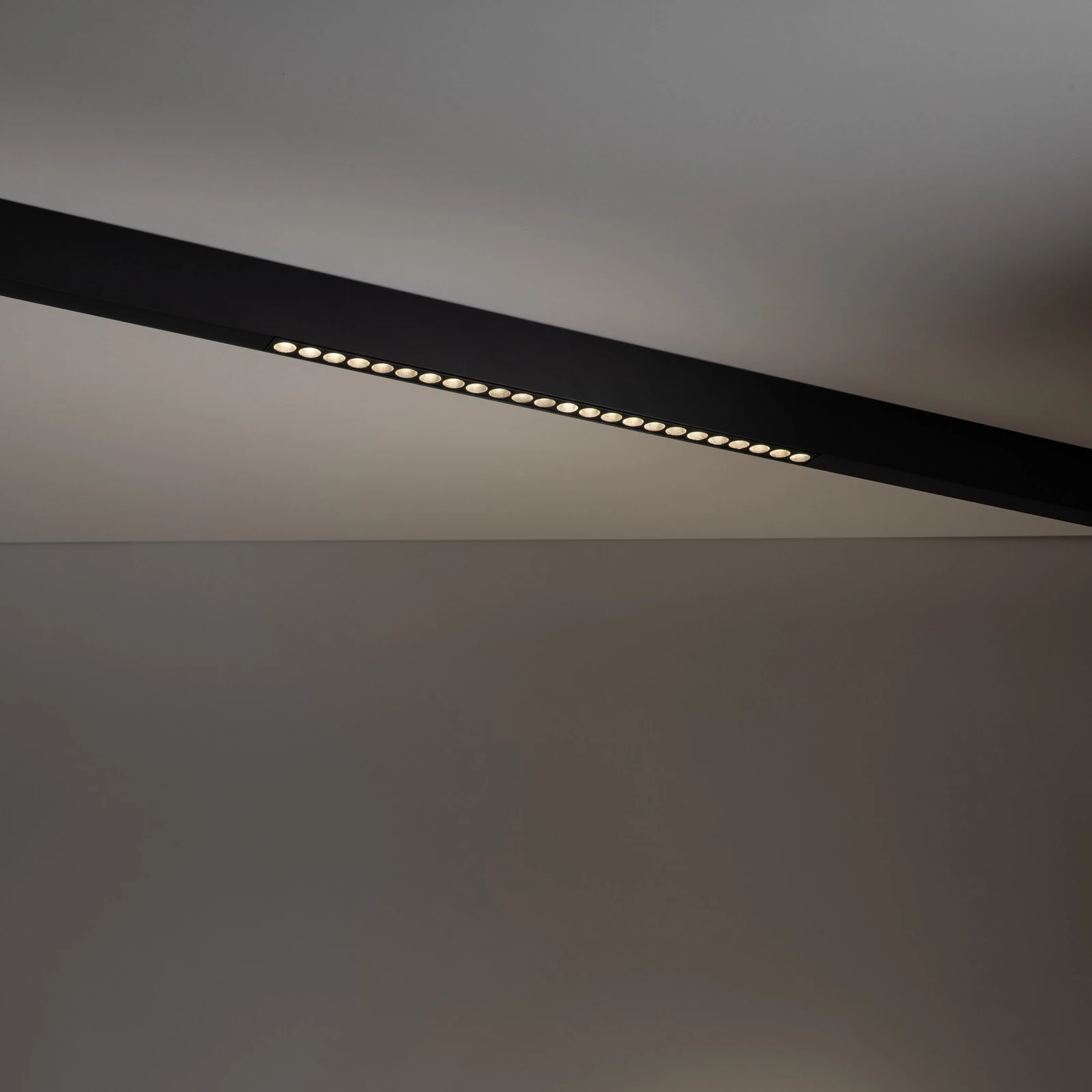 Magnetic track LED fixture 24 W – points, black, CCT