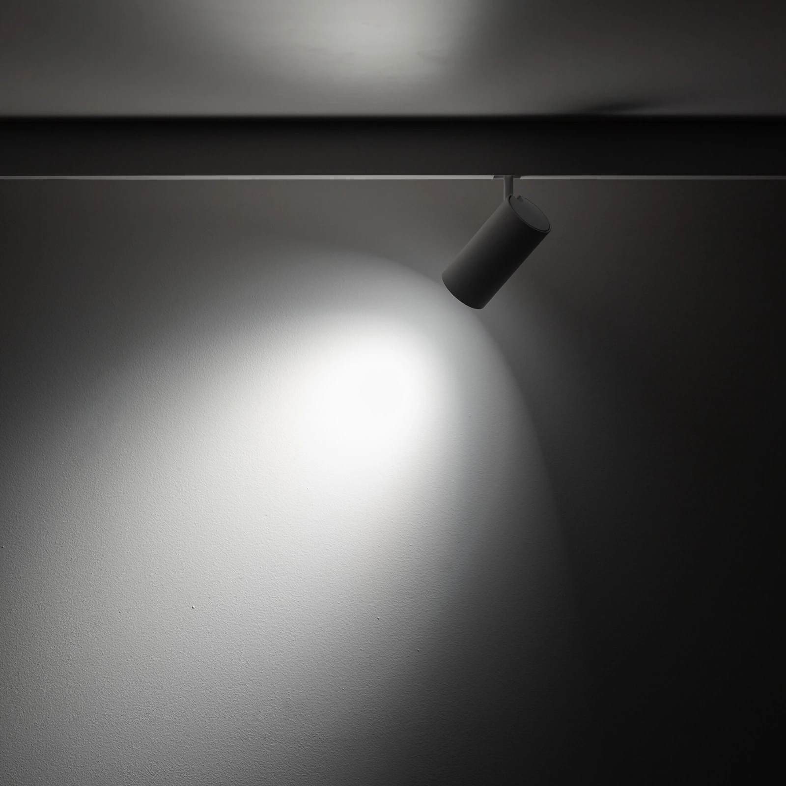 Magnetic track LED light 12 W – white, CCT