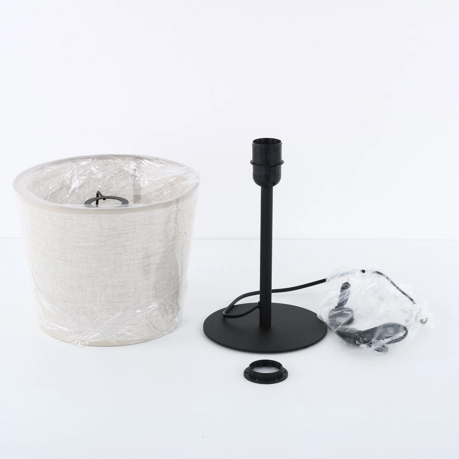 Bedside lamp 15 W – linen shade, black base, warm neutral look