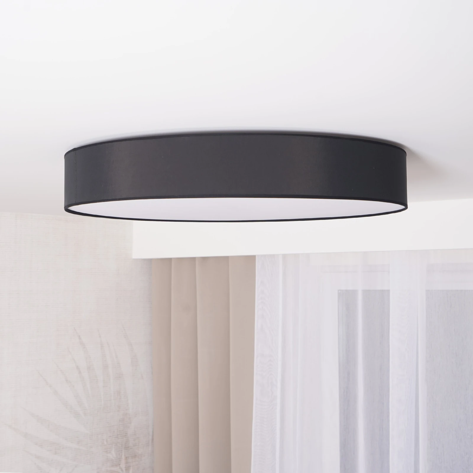 RONDO 6-light ceiling fixture – round black design, magnetic shades