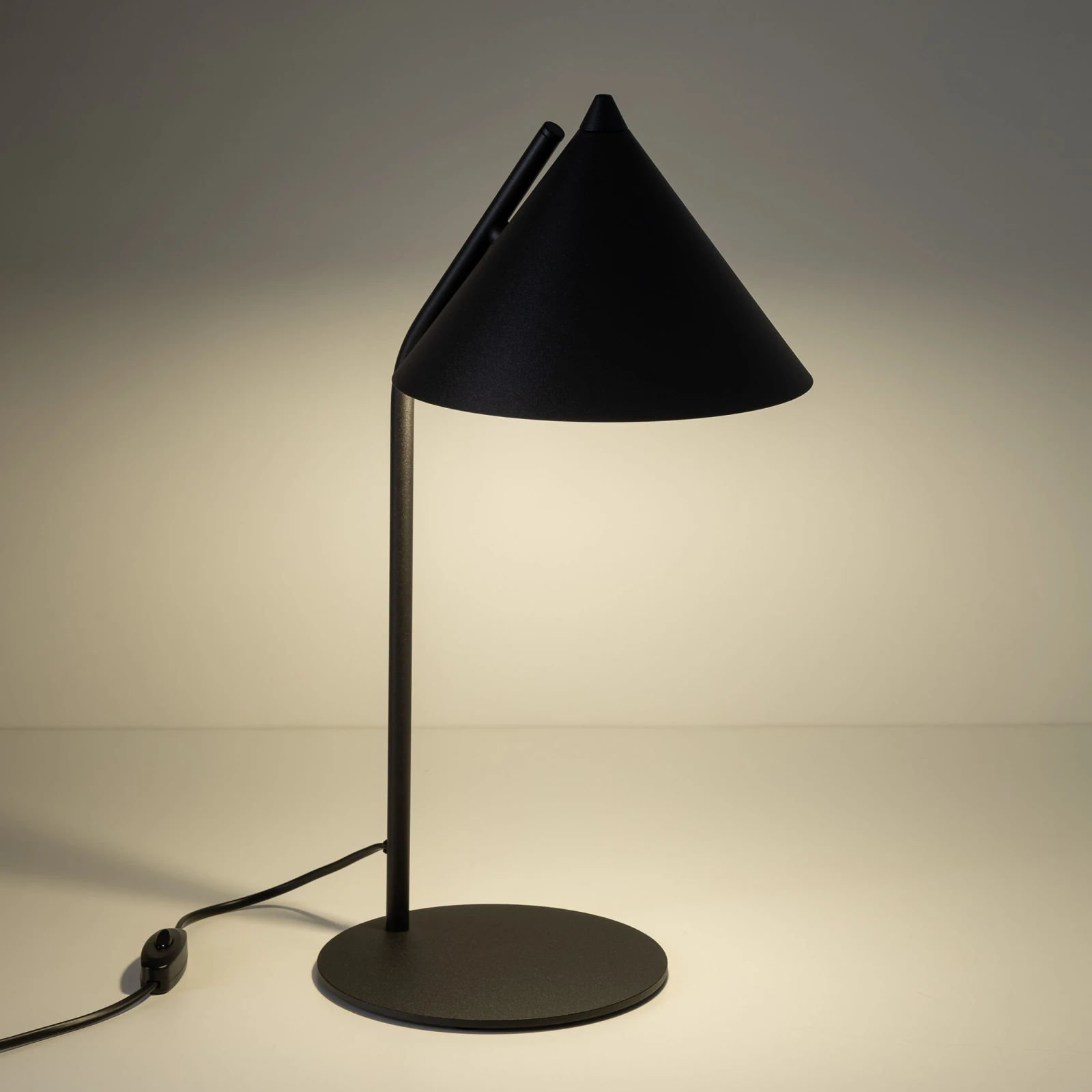 CONO table lamp – black conical shade, E27 socket
