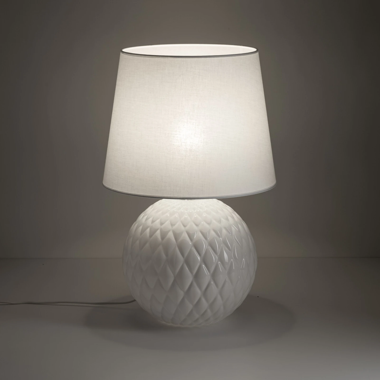SANTANA 15 W table lamp – classic, white, E27 socket