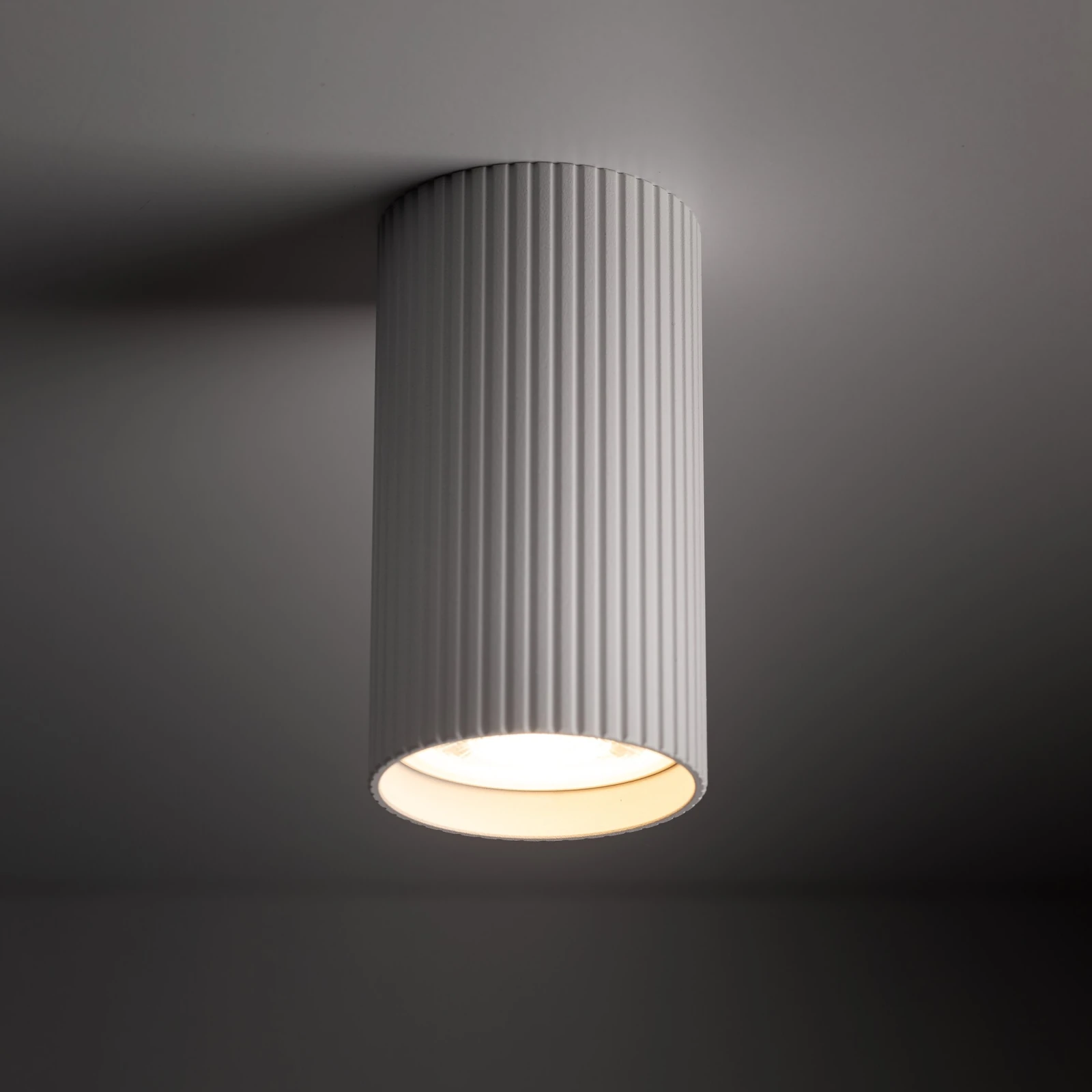 TUNE S ceiling light – white ribbed cylinder, GU10