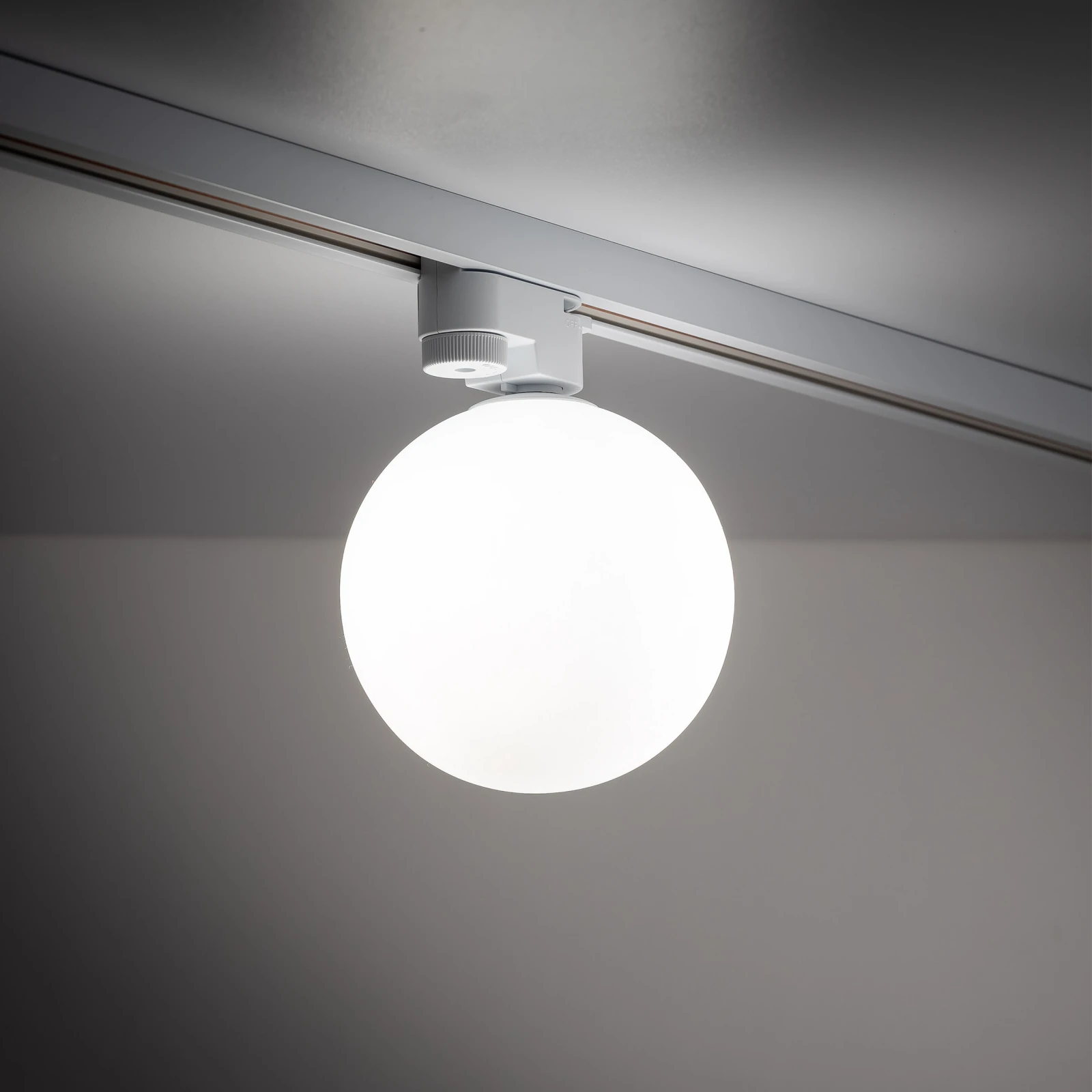 TRACER 8 W track light – white glass shade