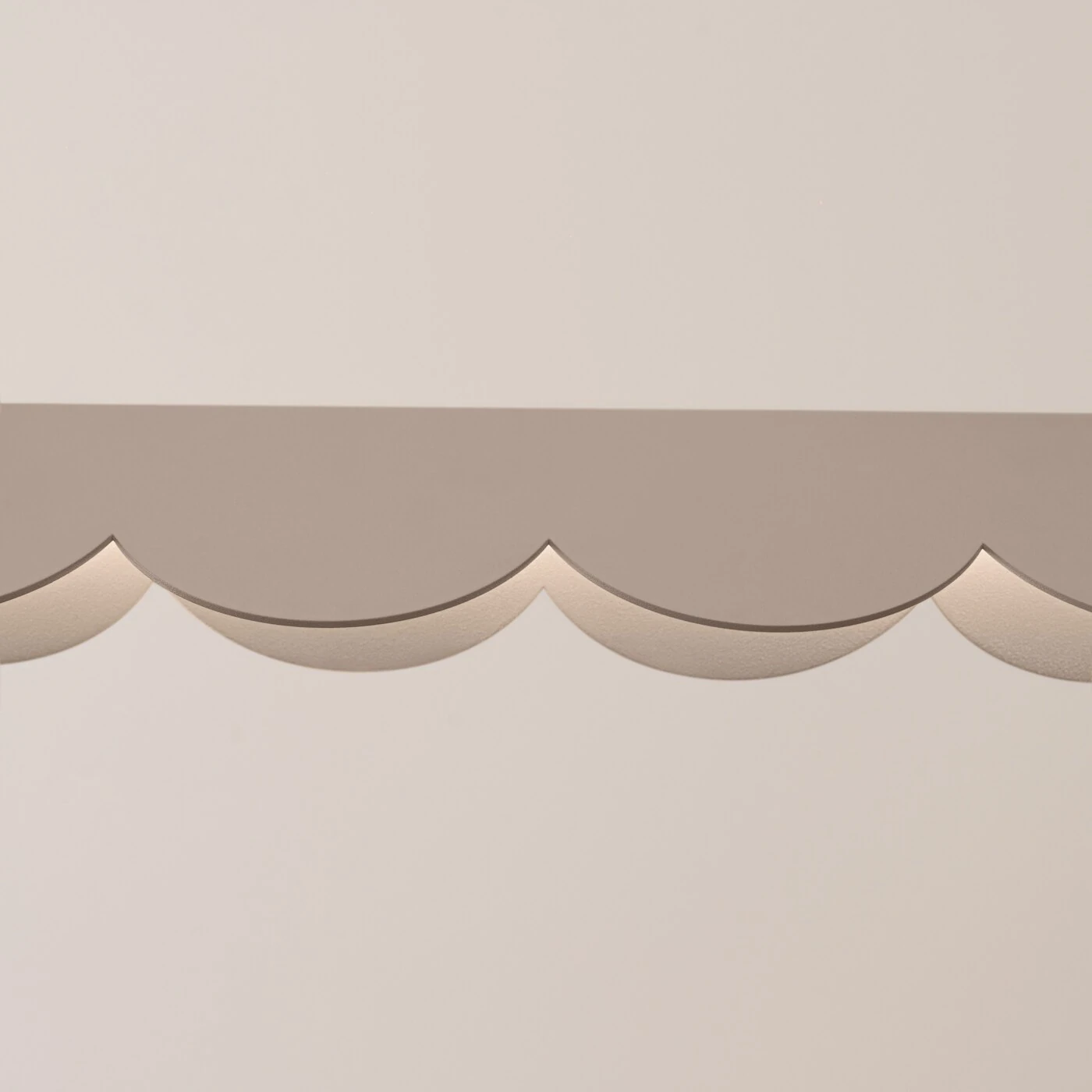 Pakabinamas šviestuvas 131 cm / 16W – linijinis, pilkai ruda, LED