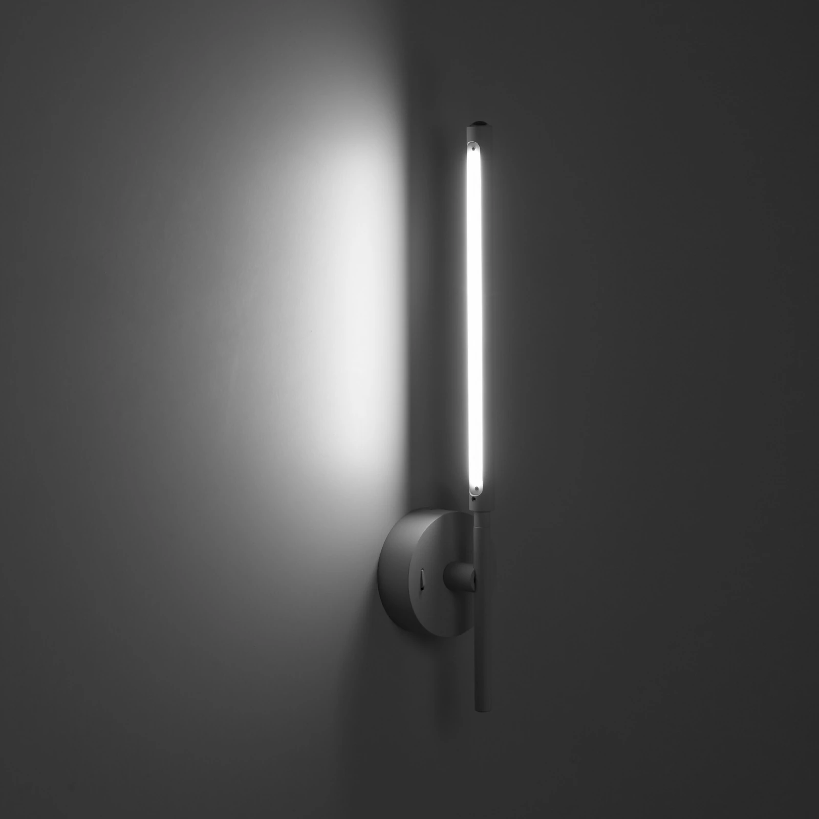 FOCUS LED wall light – white, adjustable directional light