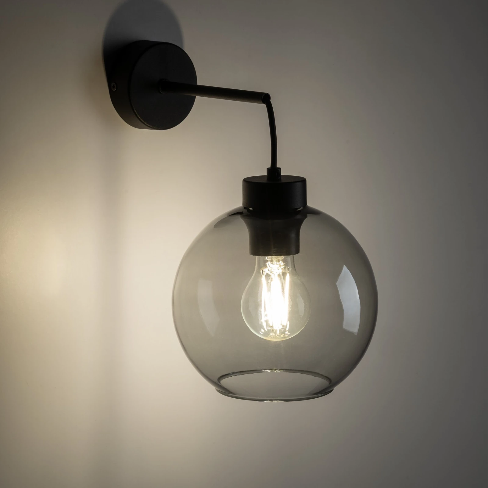 CUBUS 15 W wall light – graphite glass, black base