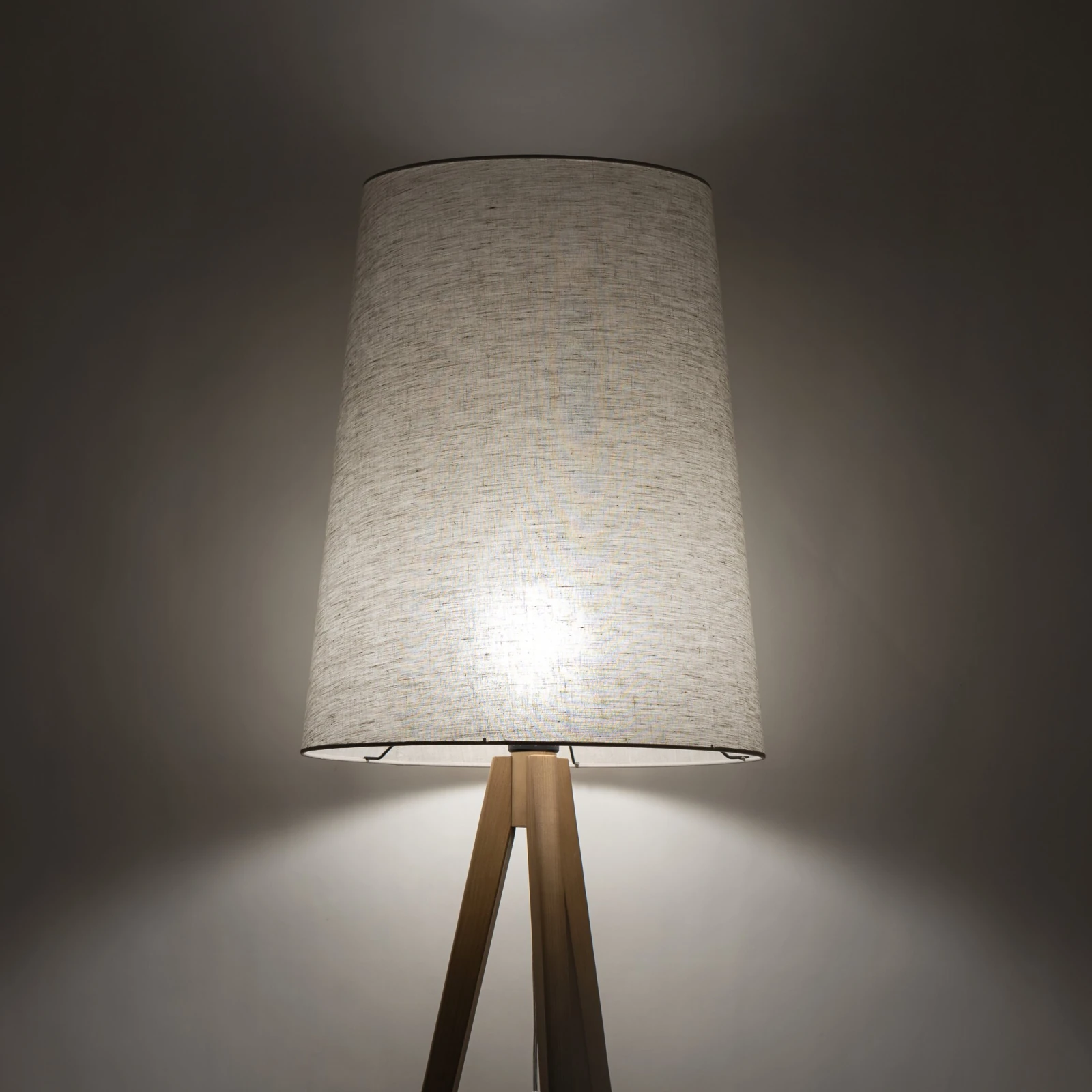 Floor lamp E27 – flax shade, pine tripod base