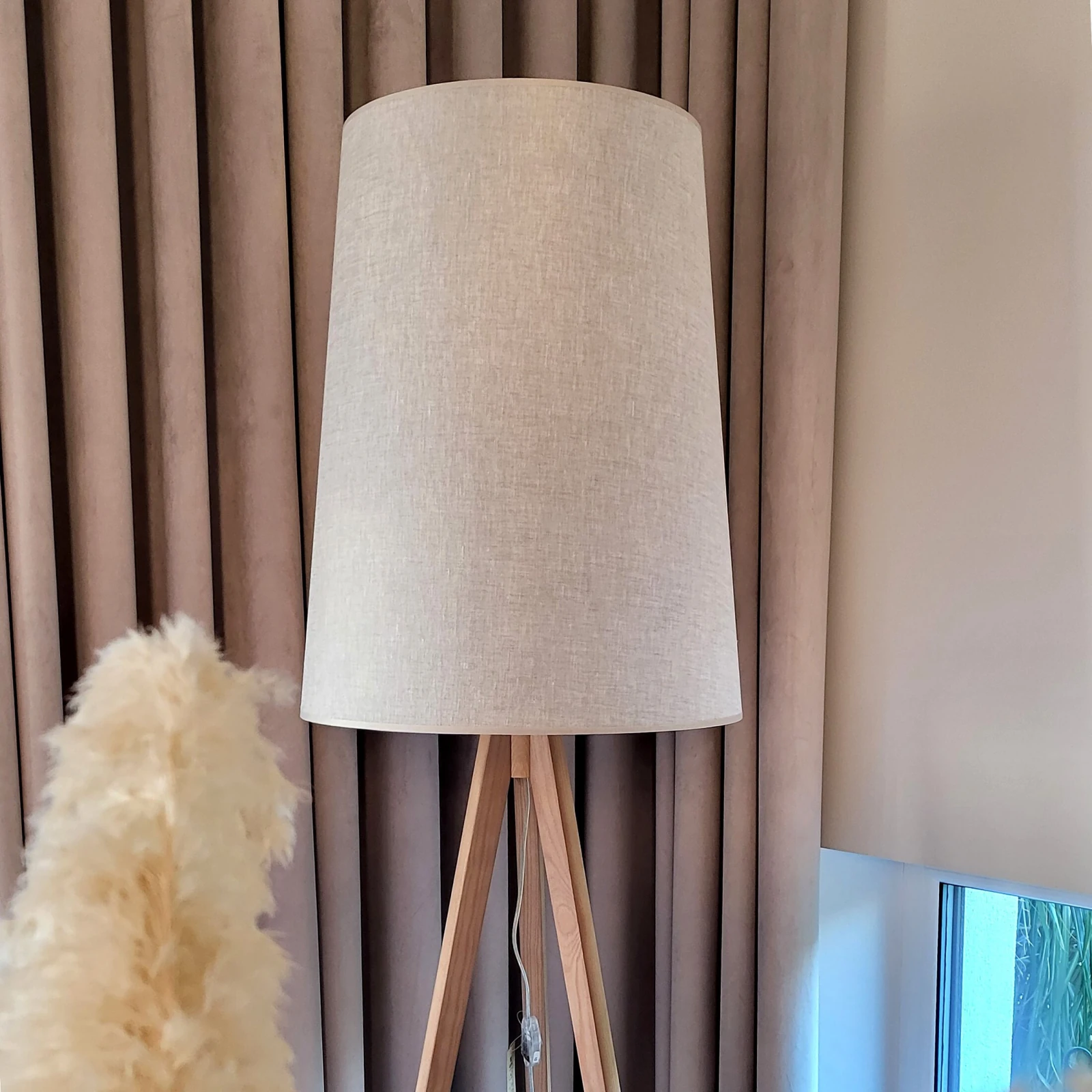 Floor lamp E27 – flax shade, pine tripod base