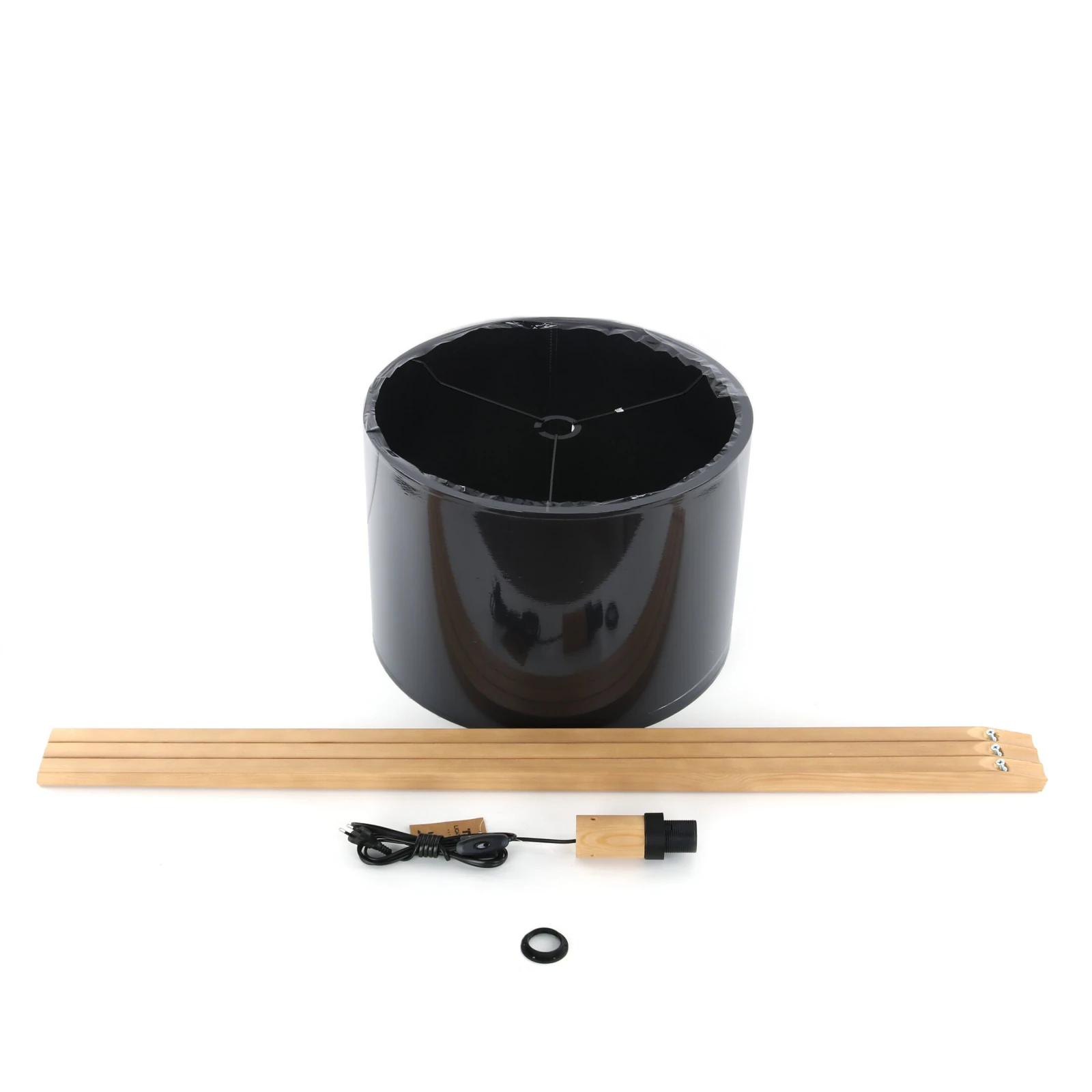 Floor lamp 15 W – black shade, natural wood legs