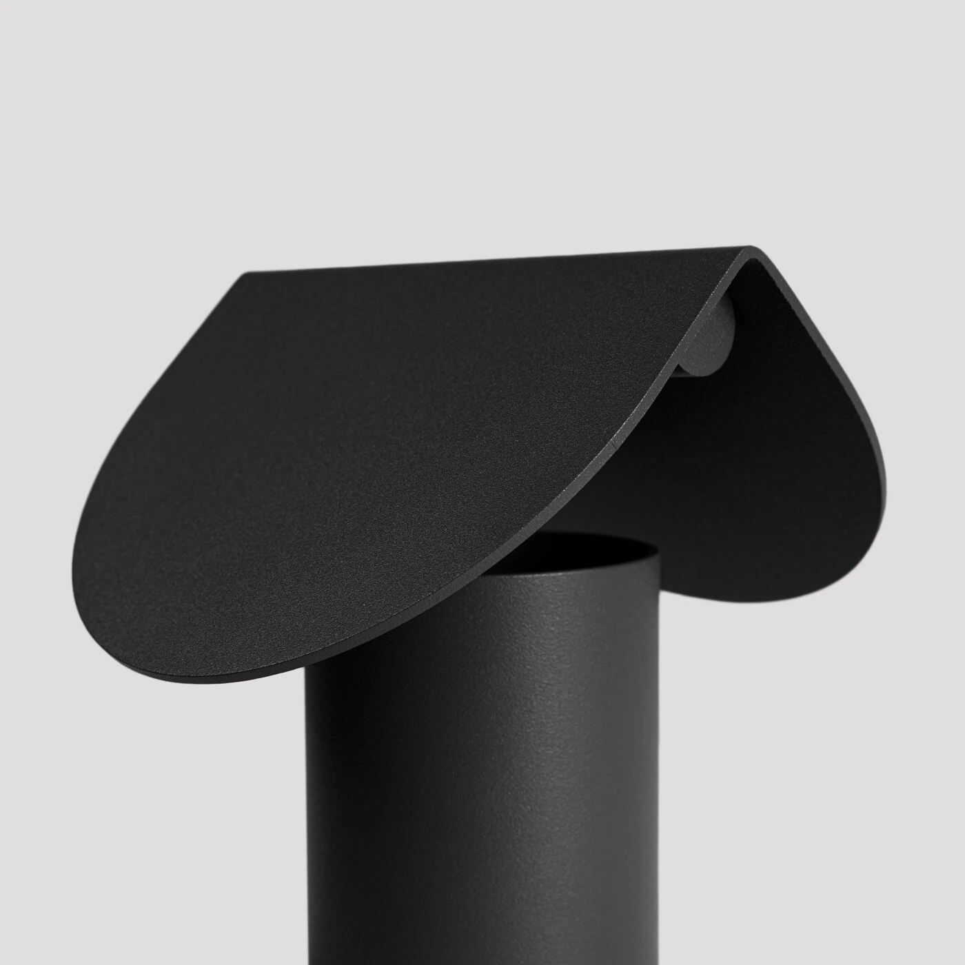 LED table lamp 6.3W – round form, black, warm light