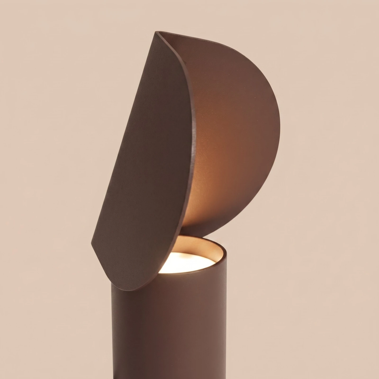 Stalinis šviestuvas 6,3W – cilindrinis, rudas, šiltos LED šviesos