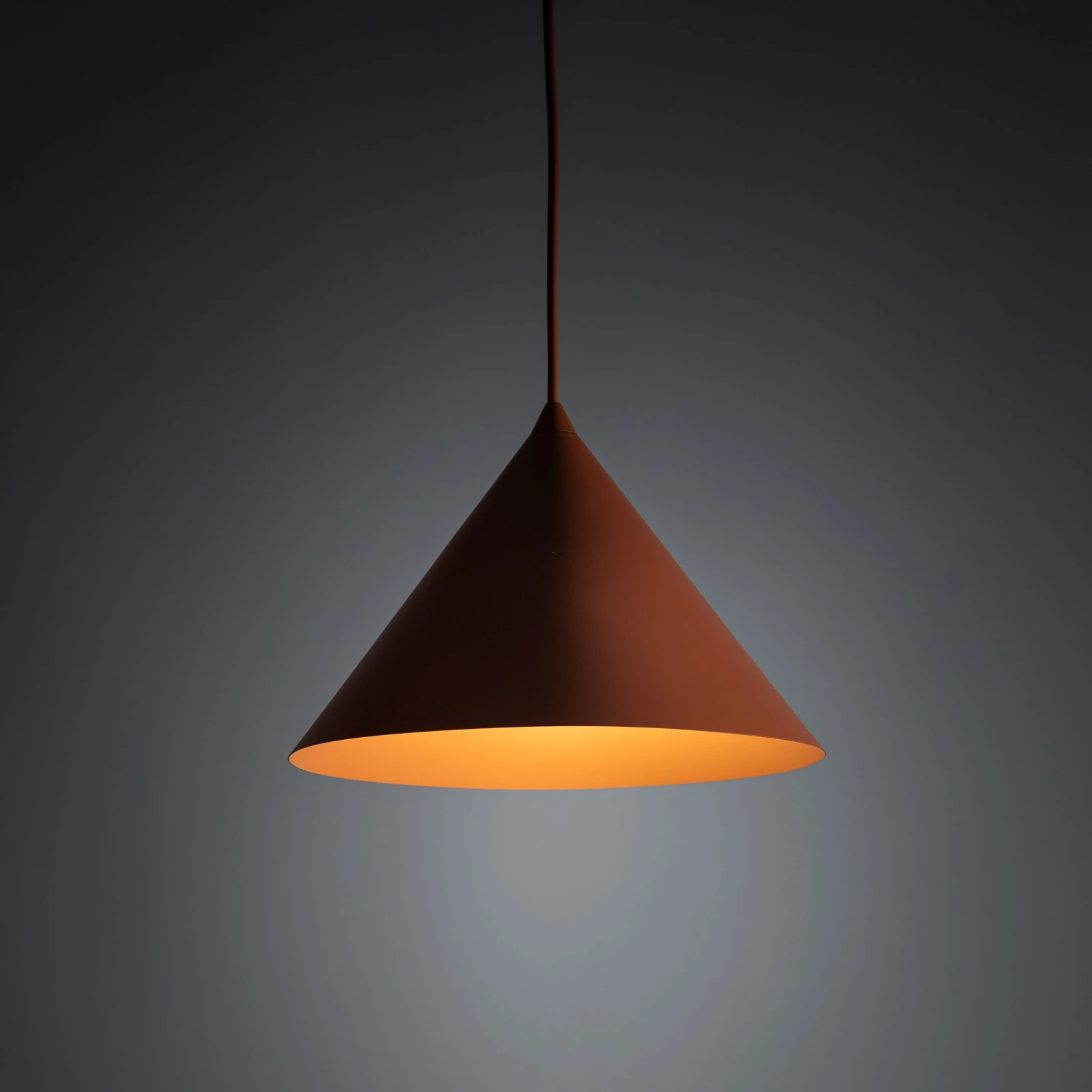 CONO M pakabinamas šviestuvas E27, oranžinis